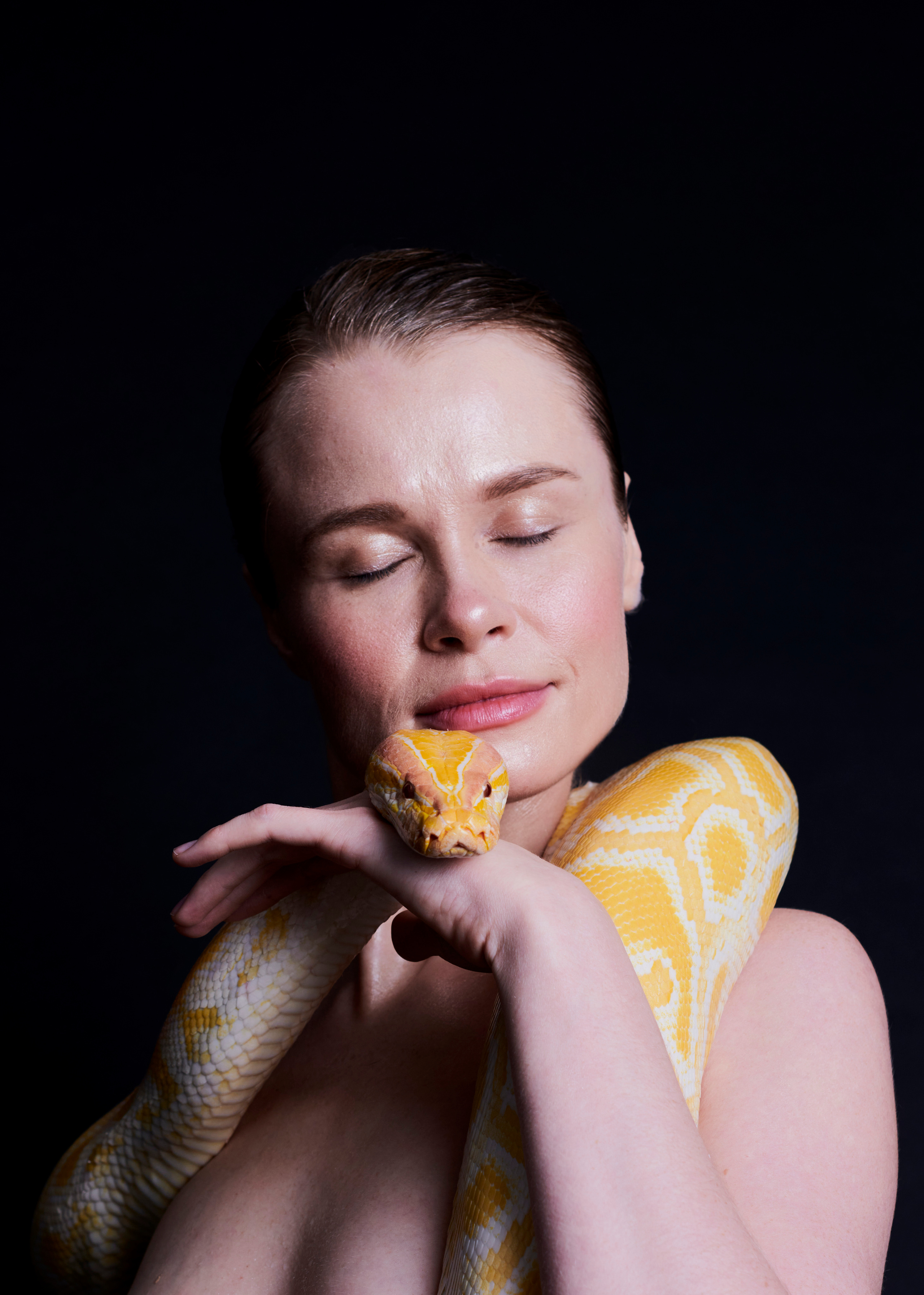 Дана и змея. Фотограф и проводник в эфирные масла Ольга КоСа