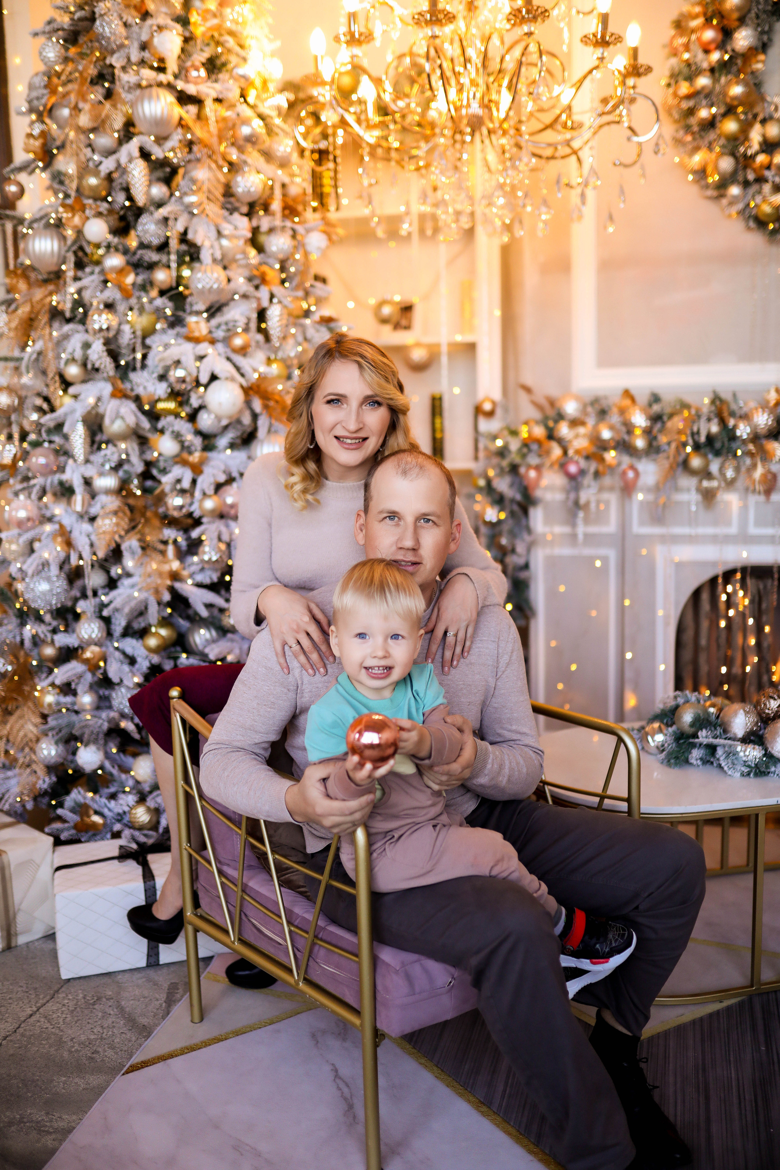 Семейная фотосессия в зале Флет и Вайт. ФОТОГРАФ ХАБАРОВСК АНАСТАСИЯ РАЧЕНКОВА