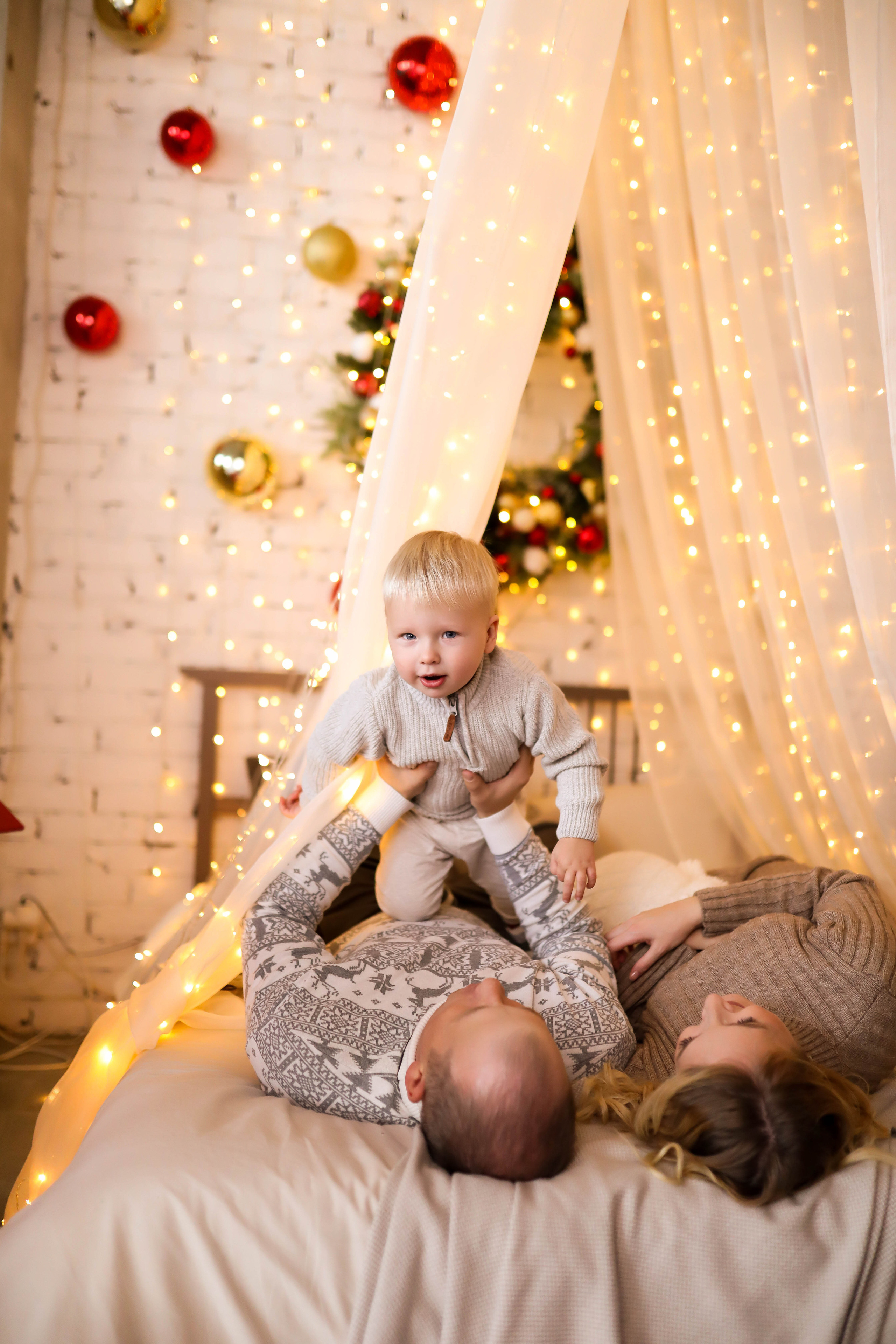 Семейная фотосессия в зале Флет и Вайт. ФОТОГРАФ ХАБАРОВСК АНАСТАСИЯ РАЧЕНКОВА
