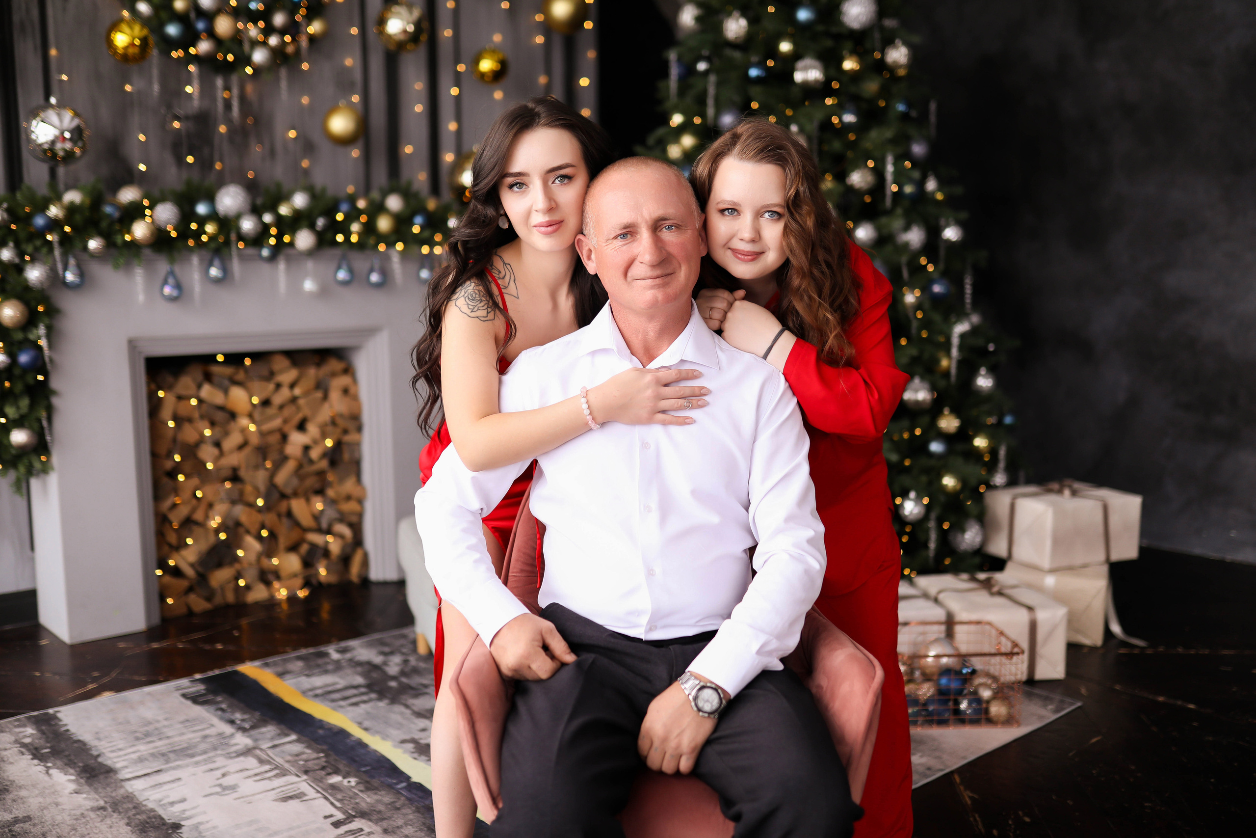 Семейная фотосессия в зале Вуд и Лофт. ФОТОГРАФ ХАБАРОВСК АНАСТАСИЯ РАЧЕНКОВА