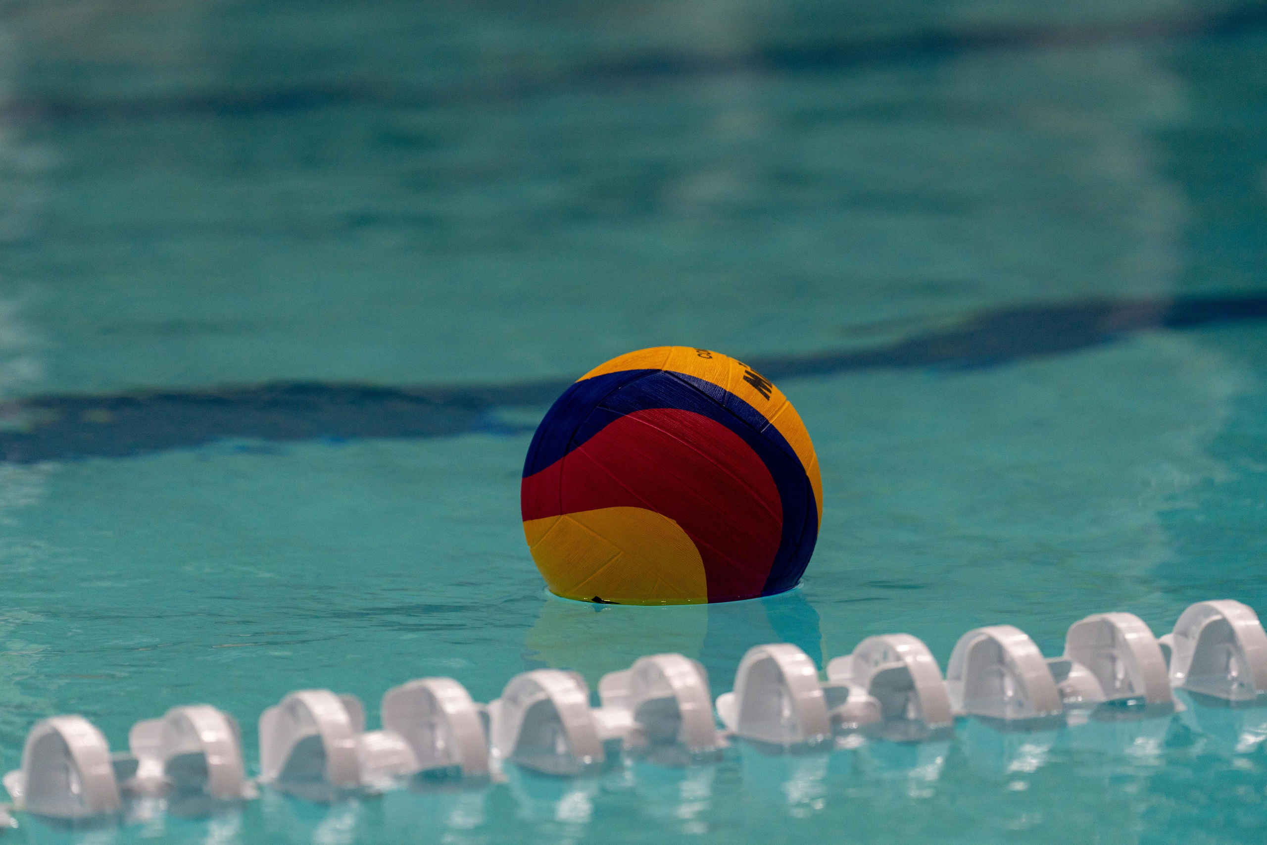 Репортажный спортивный фотограф Санкт-Петербург запечатлел женский матч ватерполо Диана — Спартак-Волгоград