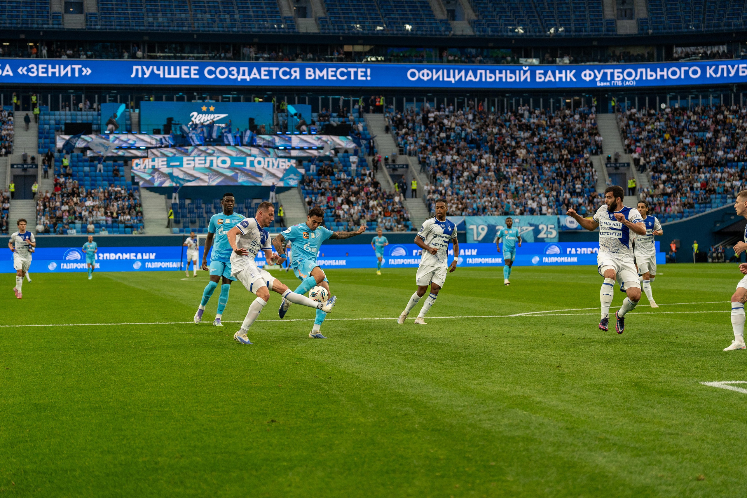 Игровой момент матча Зенит – Динамо, фотограф матч Санкт-Петербург