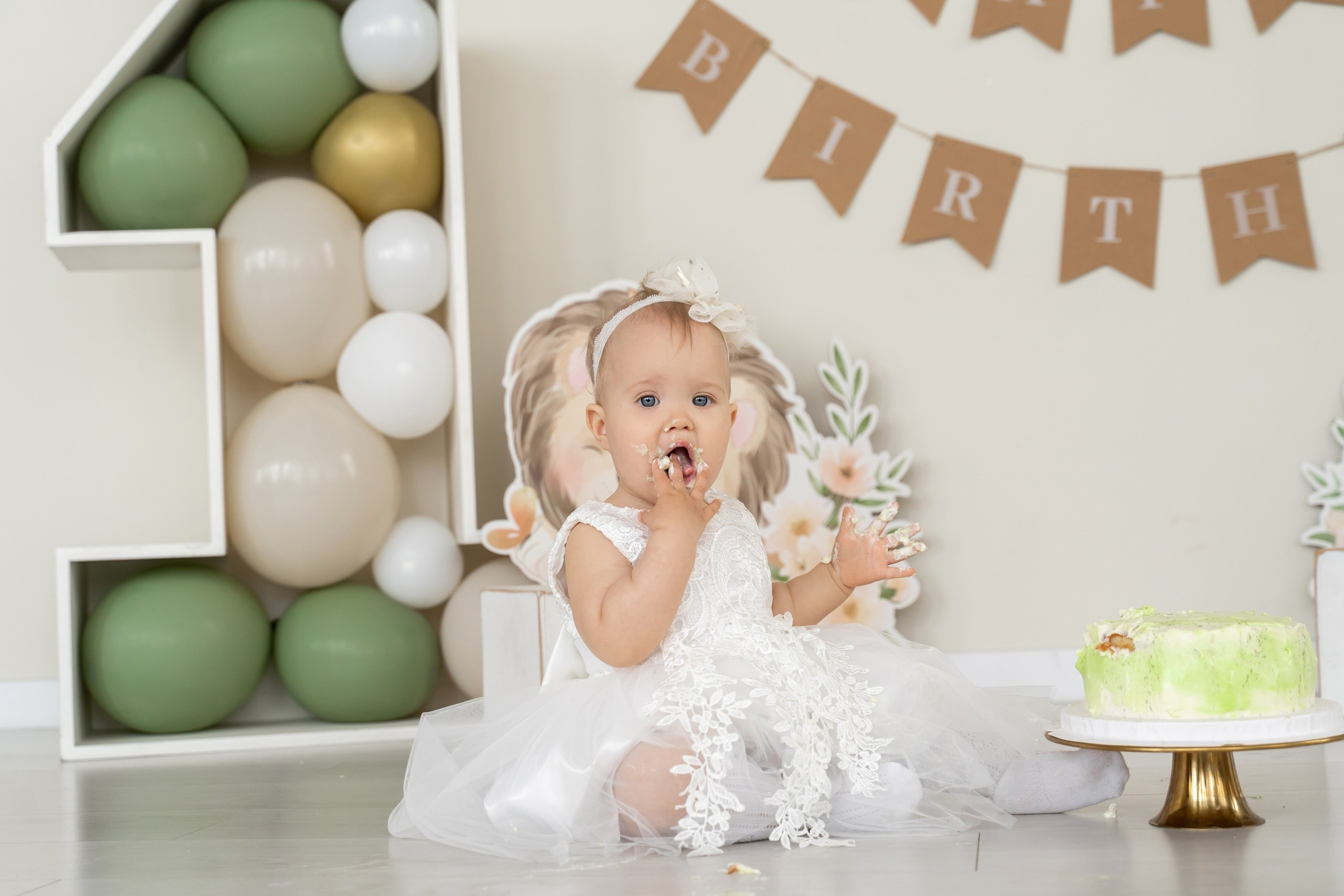 Cake smash. Фотостудия Малина в городе Улан-Удэ. Фотограф Ирина Жарникова