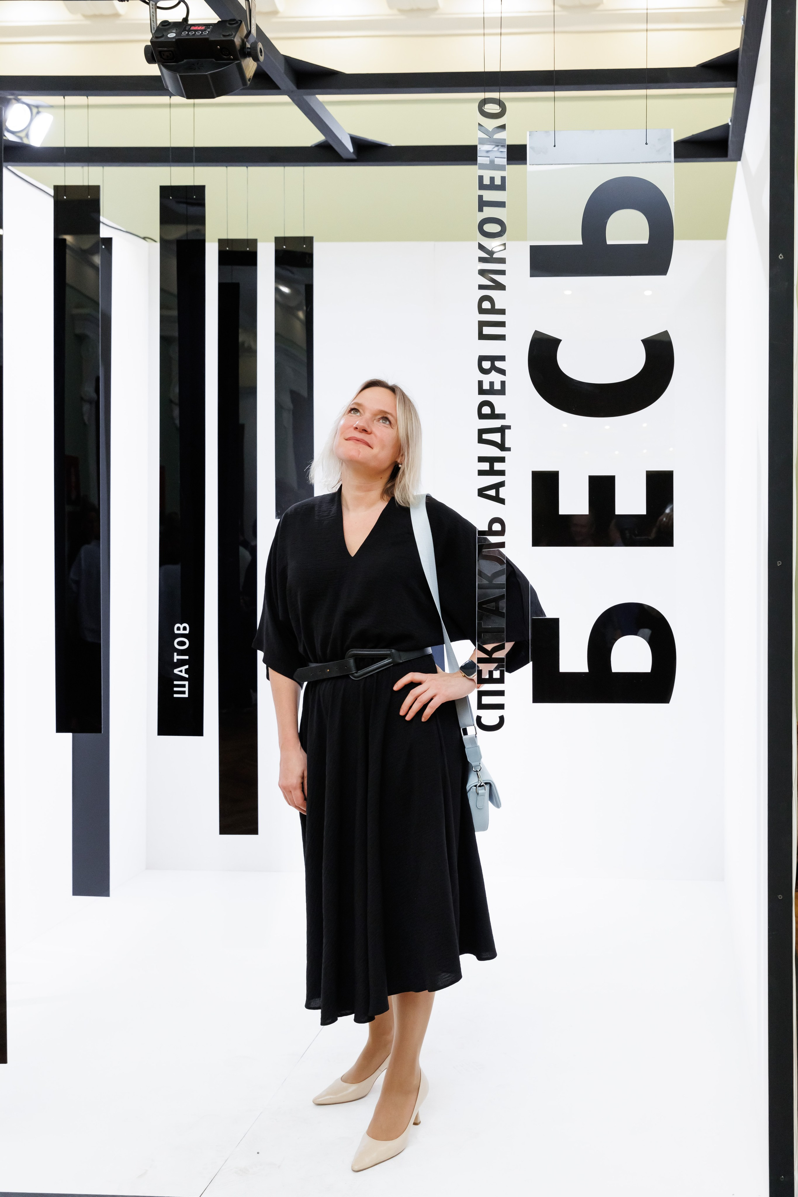 Красный факел — фотозона перед премьерой спектакля. Фотограф Новосибирск — Наталья Гресь