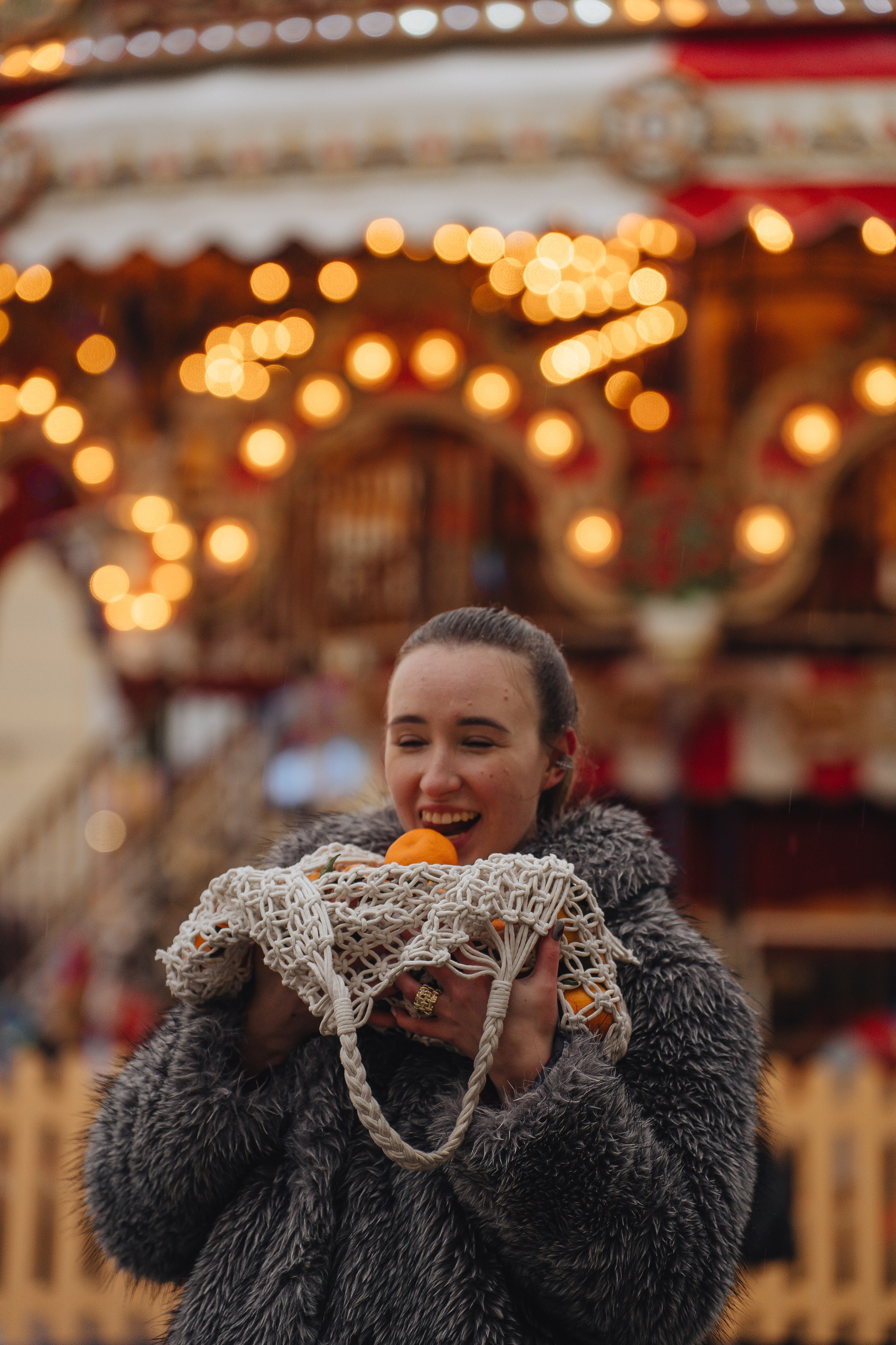 ПРОГУЛКА НА МАНЕЖНОЙ ПЛОЩАДИ ДЛЯ ДЕВУШКИ ПЕРЕД НОВЫМ ГОДОМ (НОВОГОДНЯЯ ФОТОСЕССИИЯ НА МАНЕЖНОЙ ПЛОЩАДИ). Профессиональный фотограф, Санкт-Петербург — Виктория Богомолова