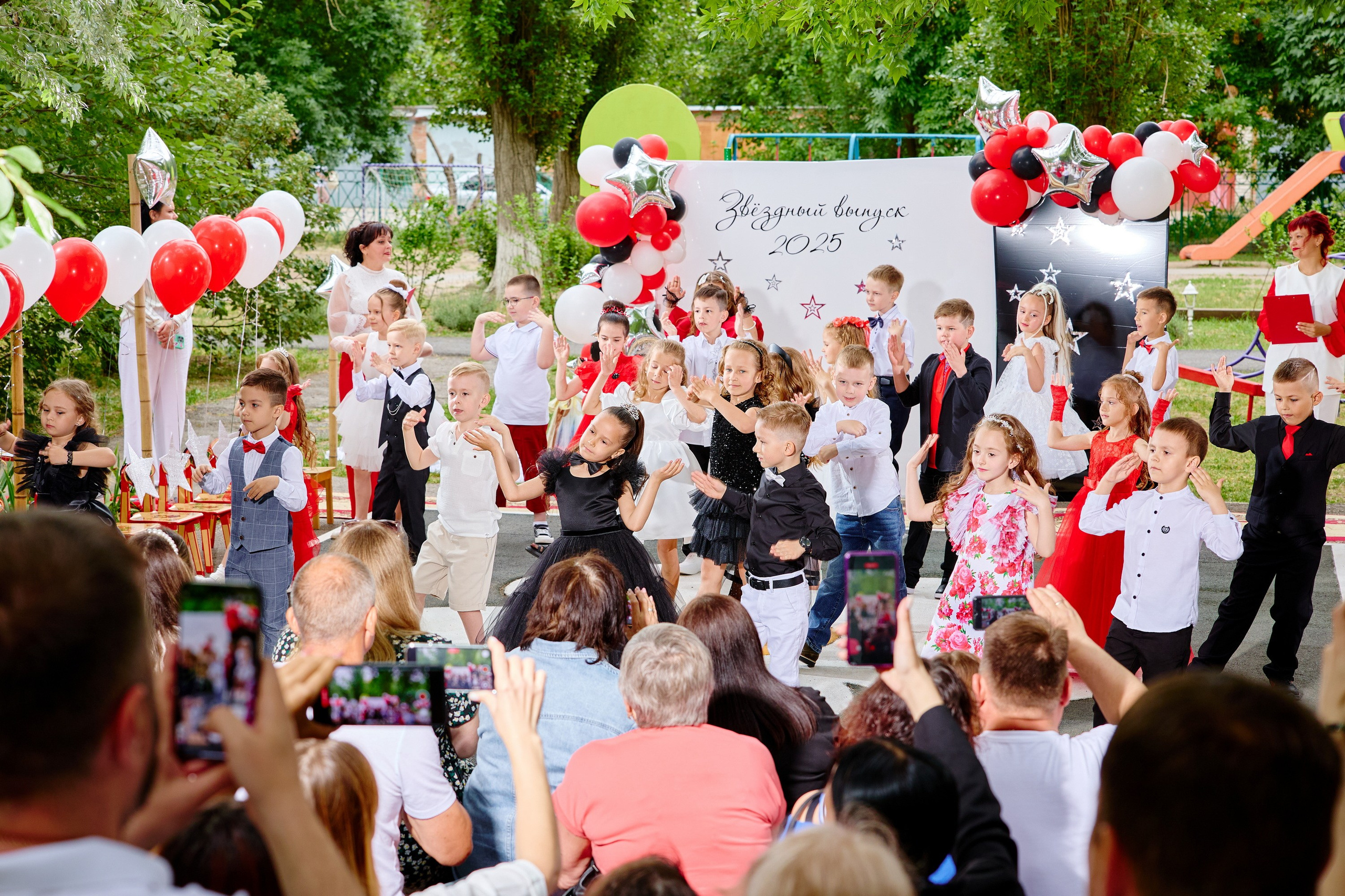 Выпускной 45 сад. Фотограф Выпускные альбомы Таганрог Сергей Коробченко