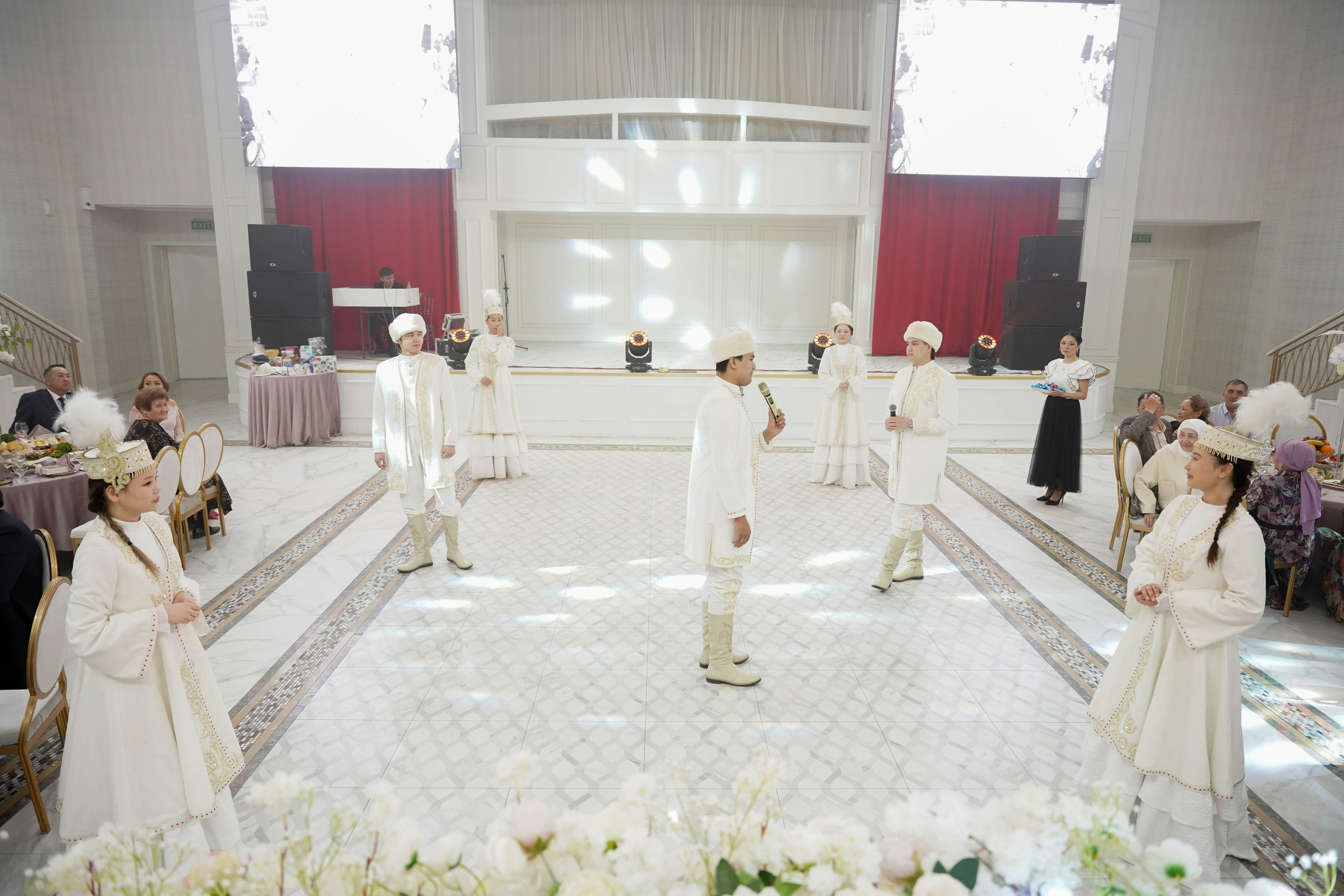 Dana uzatu. Фотограф Ернар Ержанов