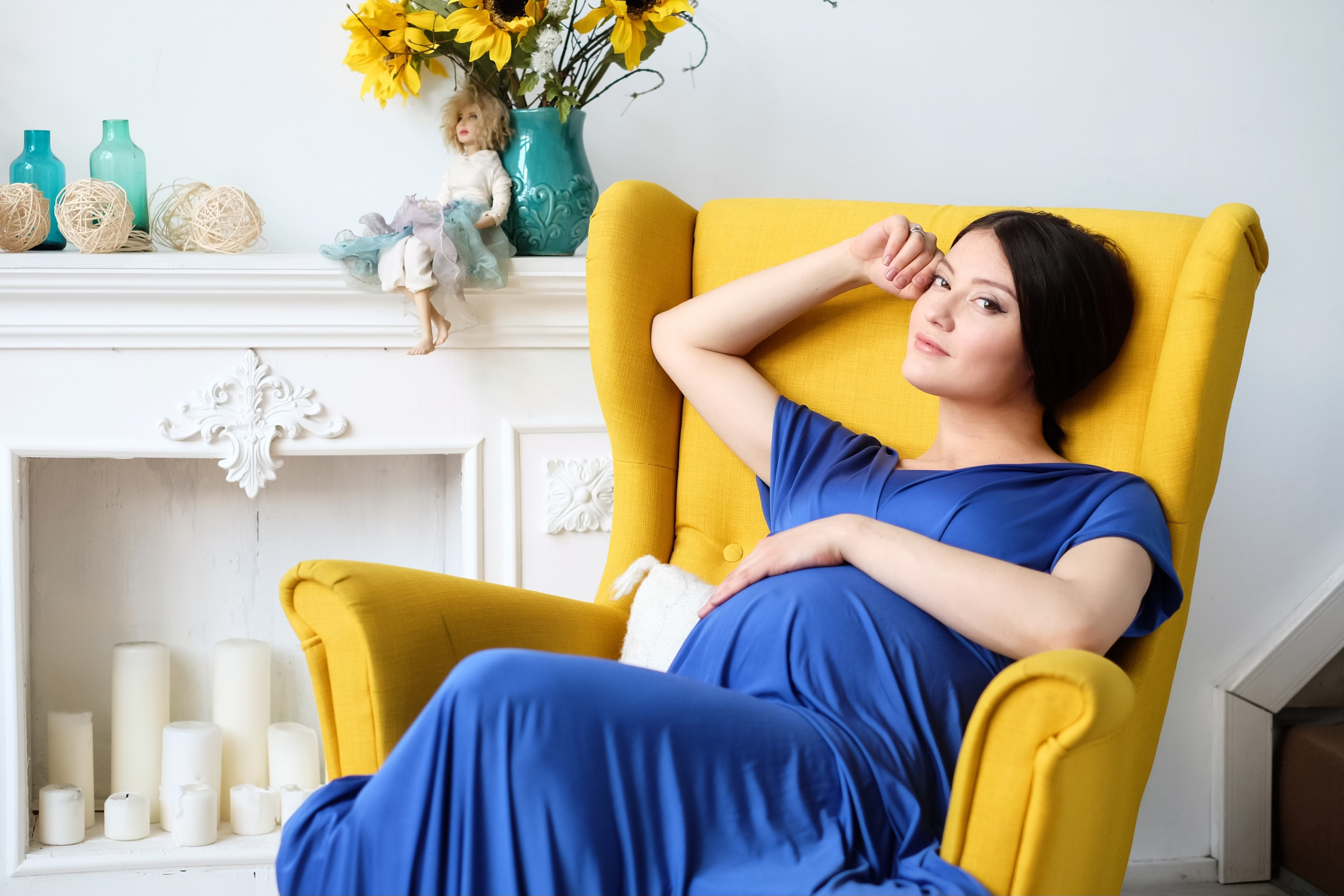 Съемка для двух беременных подруг в светлой студии. Фотографы в Москве Светлана Устинова и Сергей Грачев