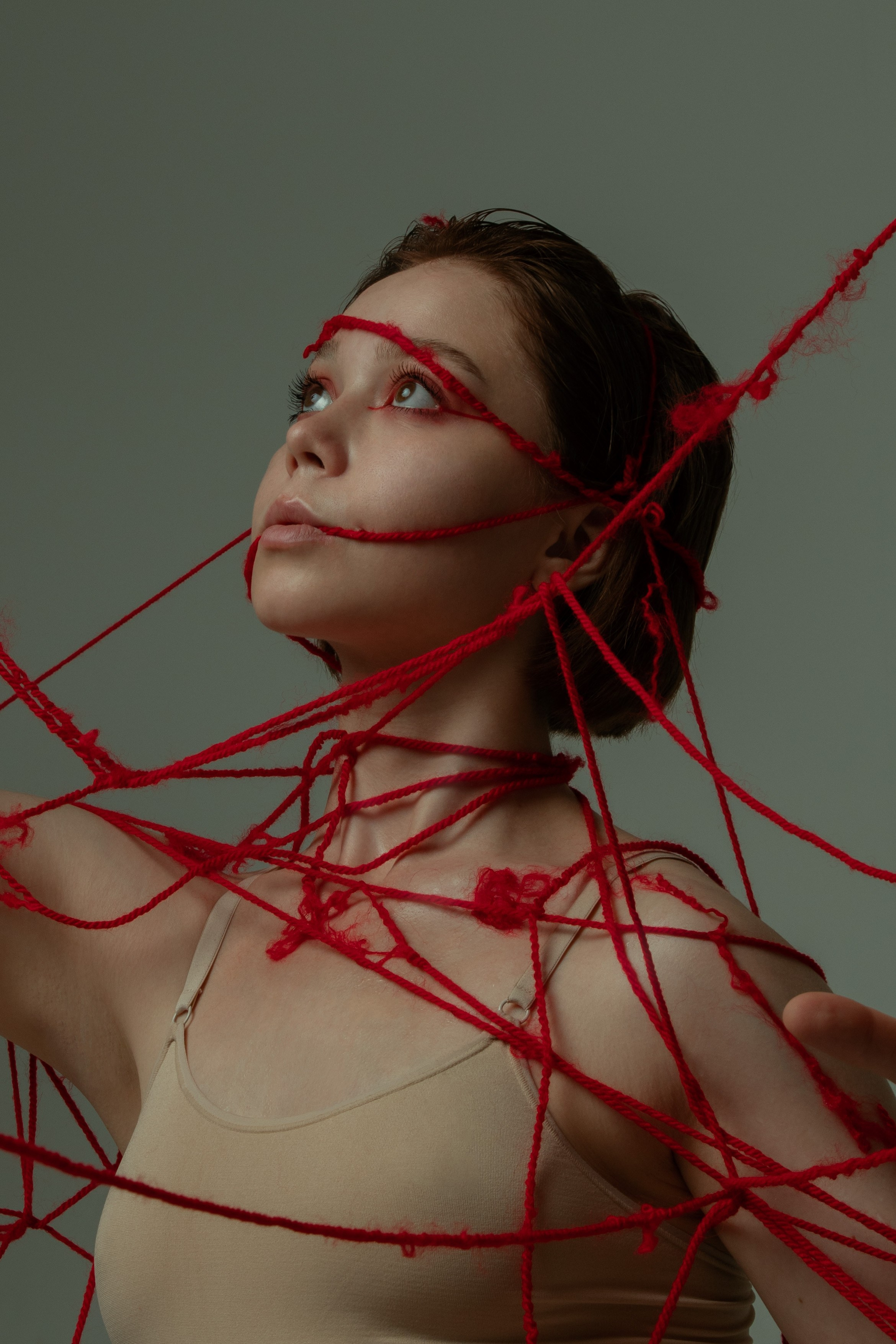 Red threads. Фотограф продюсер съемок Йолдыз Плетнева