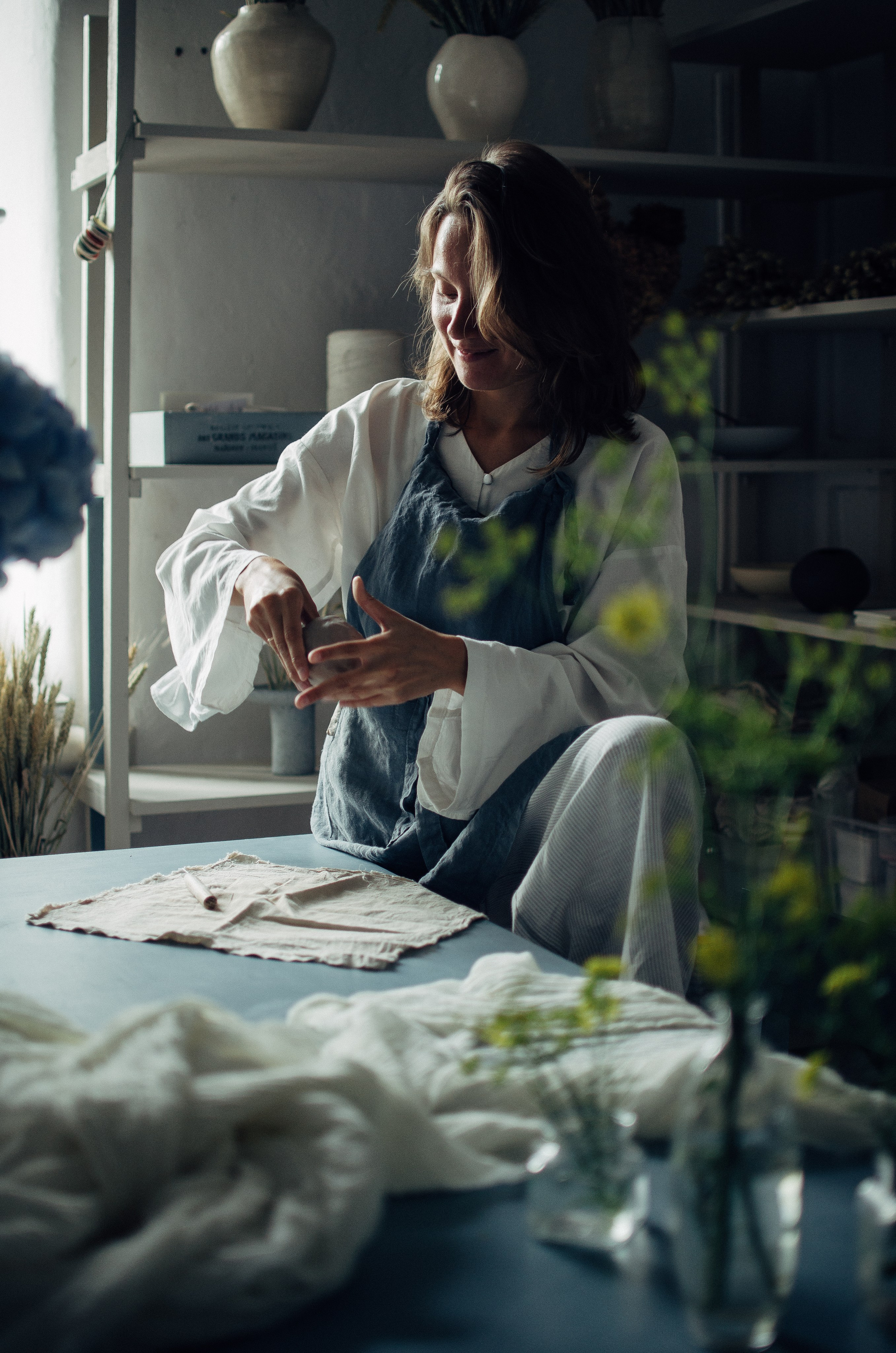 Даша в мастерской керамики — Атмосферная фотосессия. Семейный фотограф во Всеволожске и Санкт-Петербурге Юлия Капустина