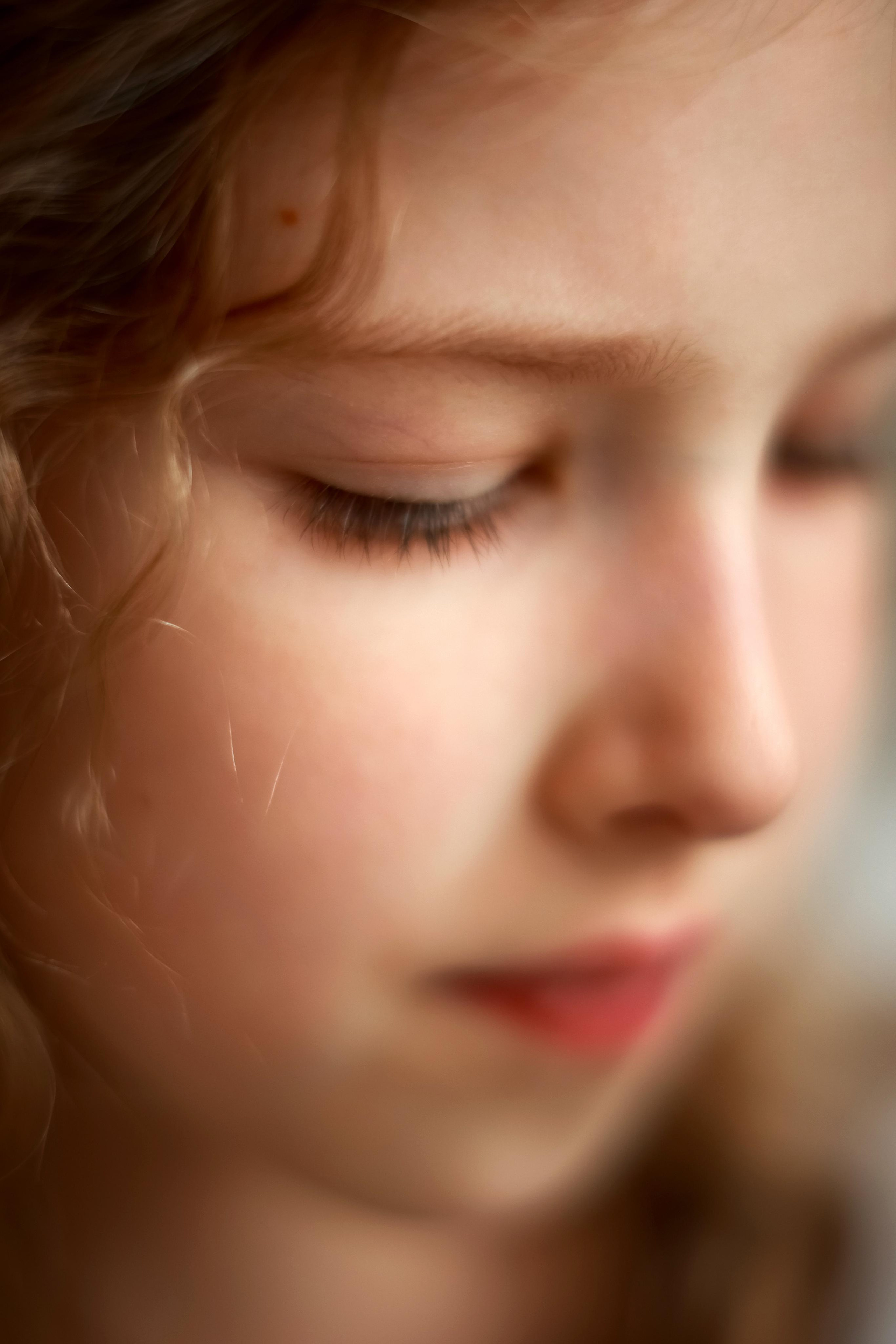 Нежный портрет девочки в стиле lifestyle. Макро.