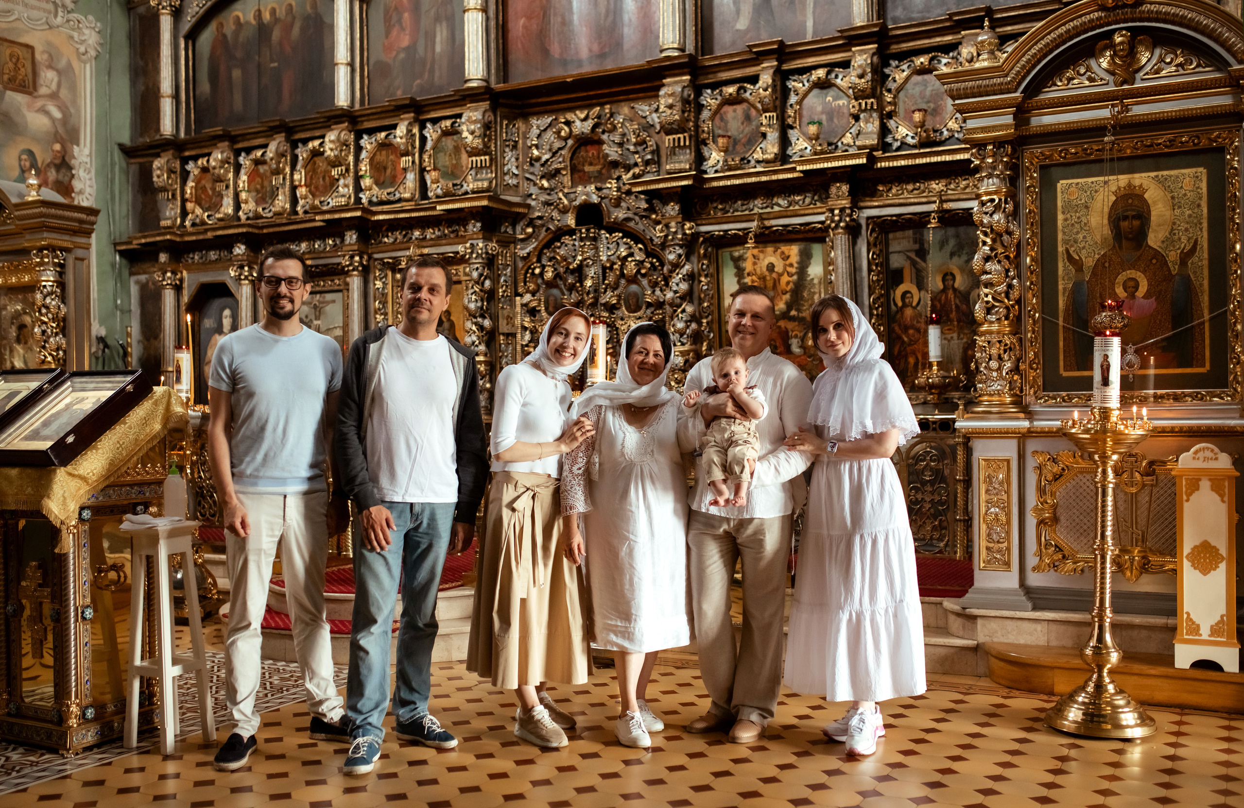 Крещение ребенка - фотосессия в церкви. Фото Татьяна Рыбалко