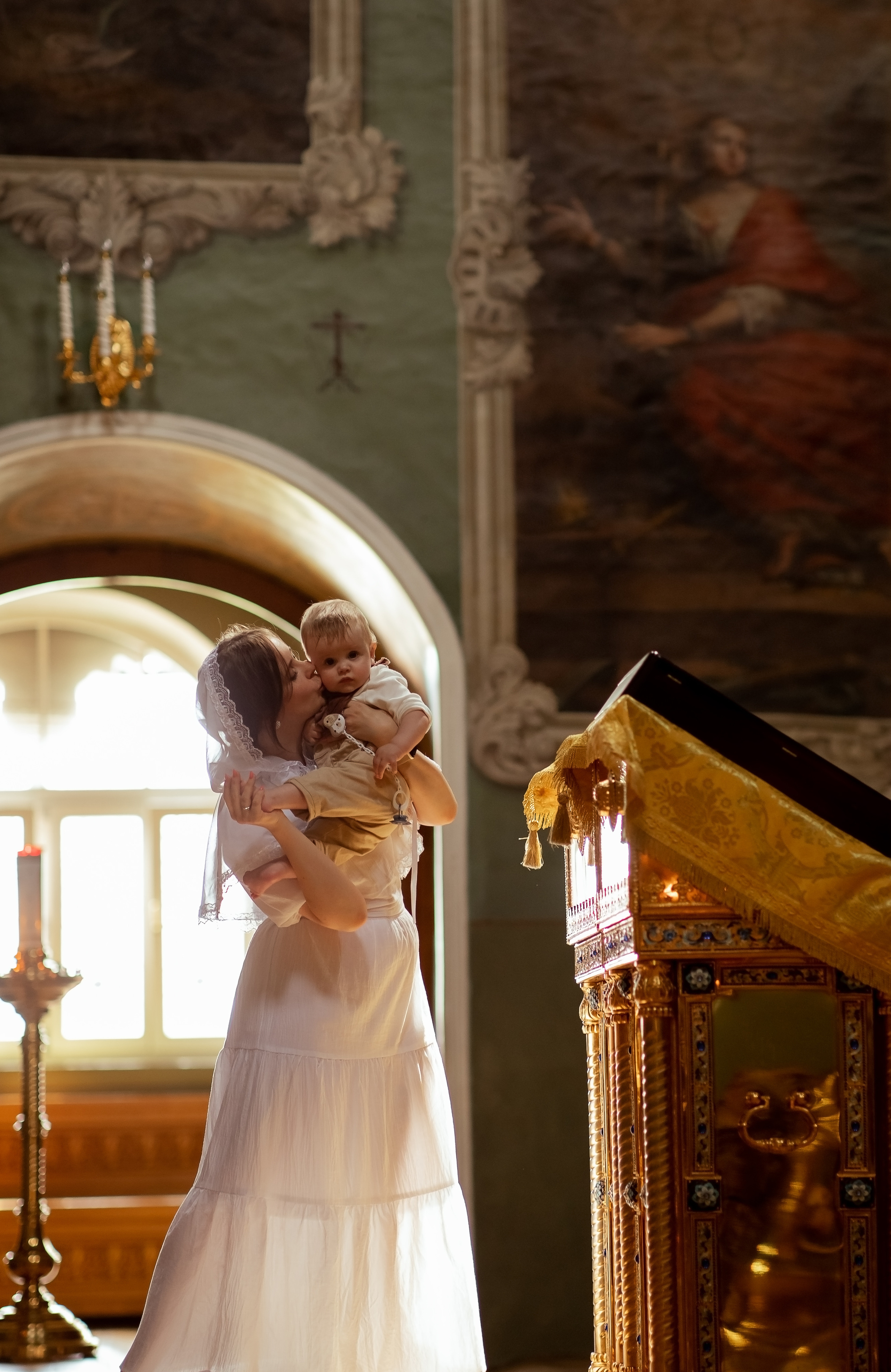 Крещение ребенка - фотосессия в церкви. Фото Татьяна Рыбалко