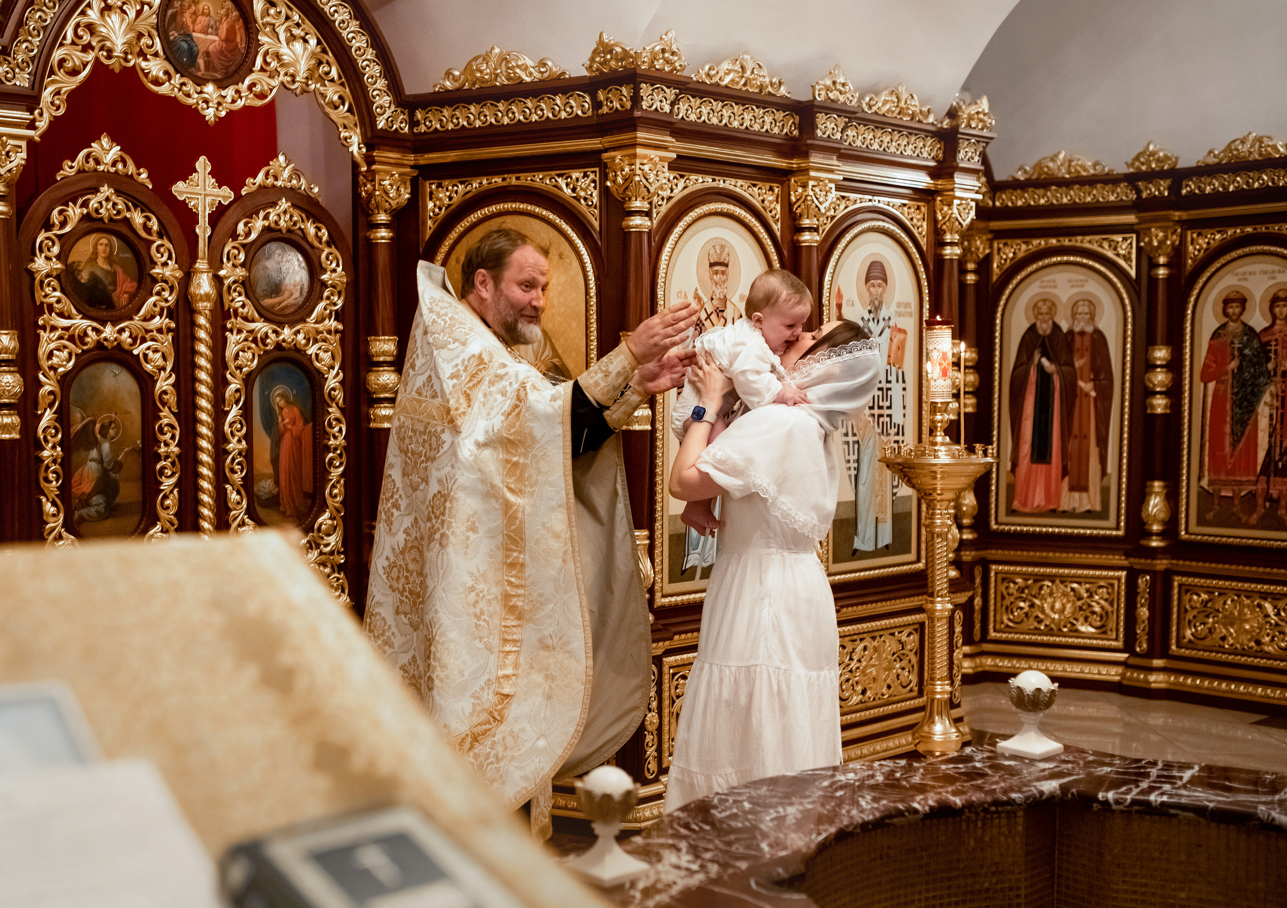 Крещение ребенка - фотосессия в церкви. Фото Татьяна Рыбалко