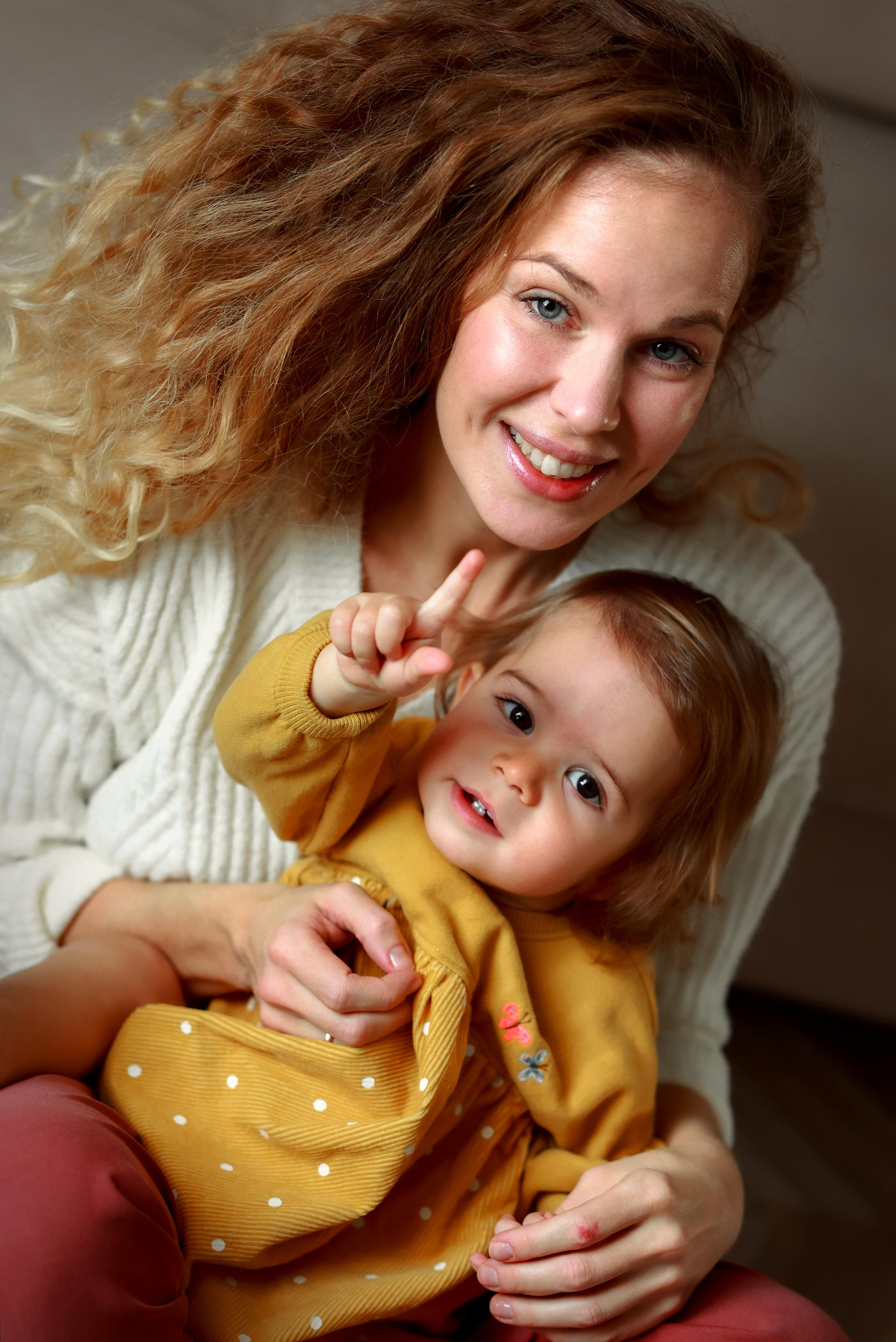 Мария и Тея. Детский и семейный фотограф Татьяна Рыбалко. Фотосессии у вас дома