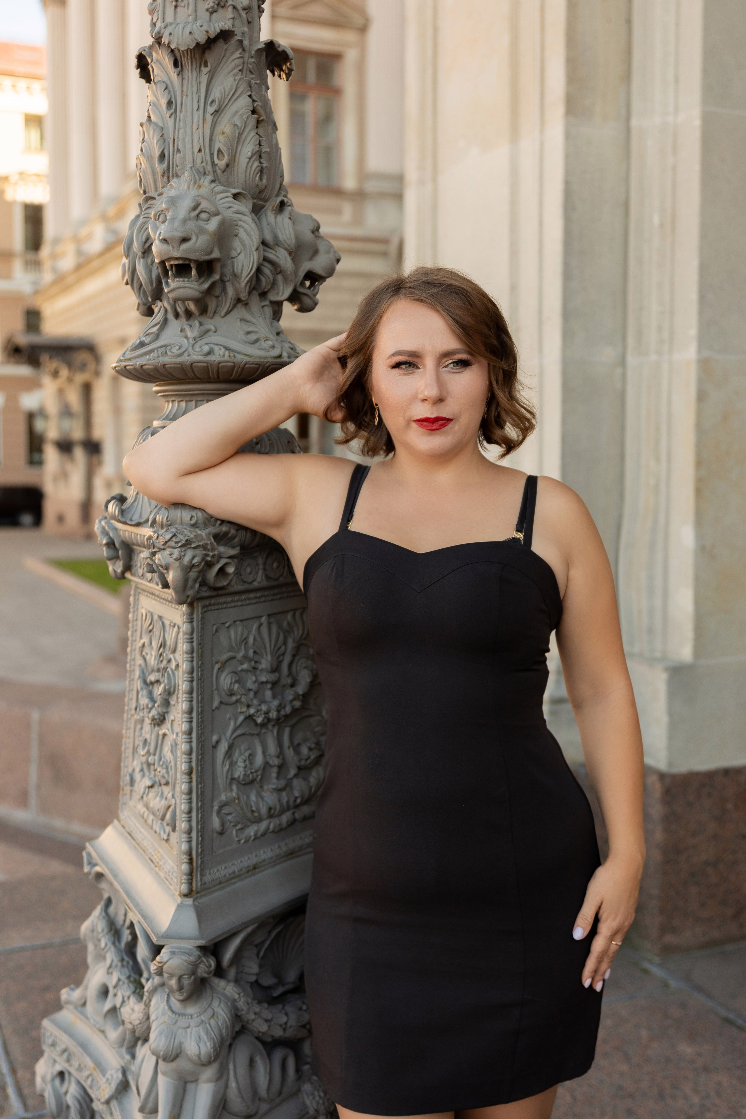 Фотопрогулка в центре с букетом красных роз. Семейный и свадебный фотограф в Санкт-Петербурге Татьяна Швыкова