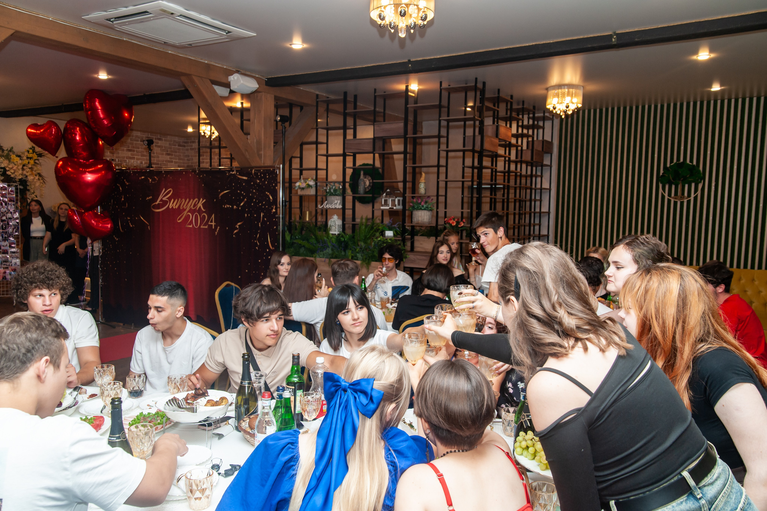 Выпускной МАОУ СОШ № 17 им. Эдуарда Есаяна. Свадебный и семейный фотограф Денис Лукьянов в Краснодаре, Краснодарском крае и Республике Крым