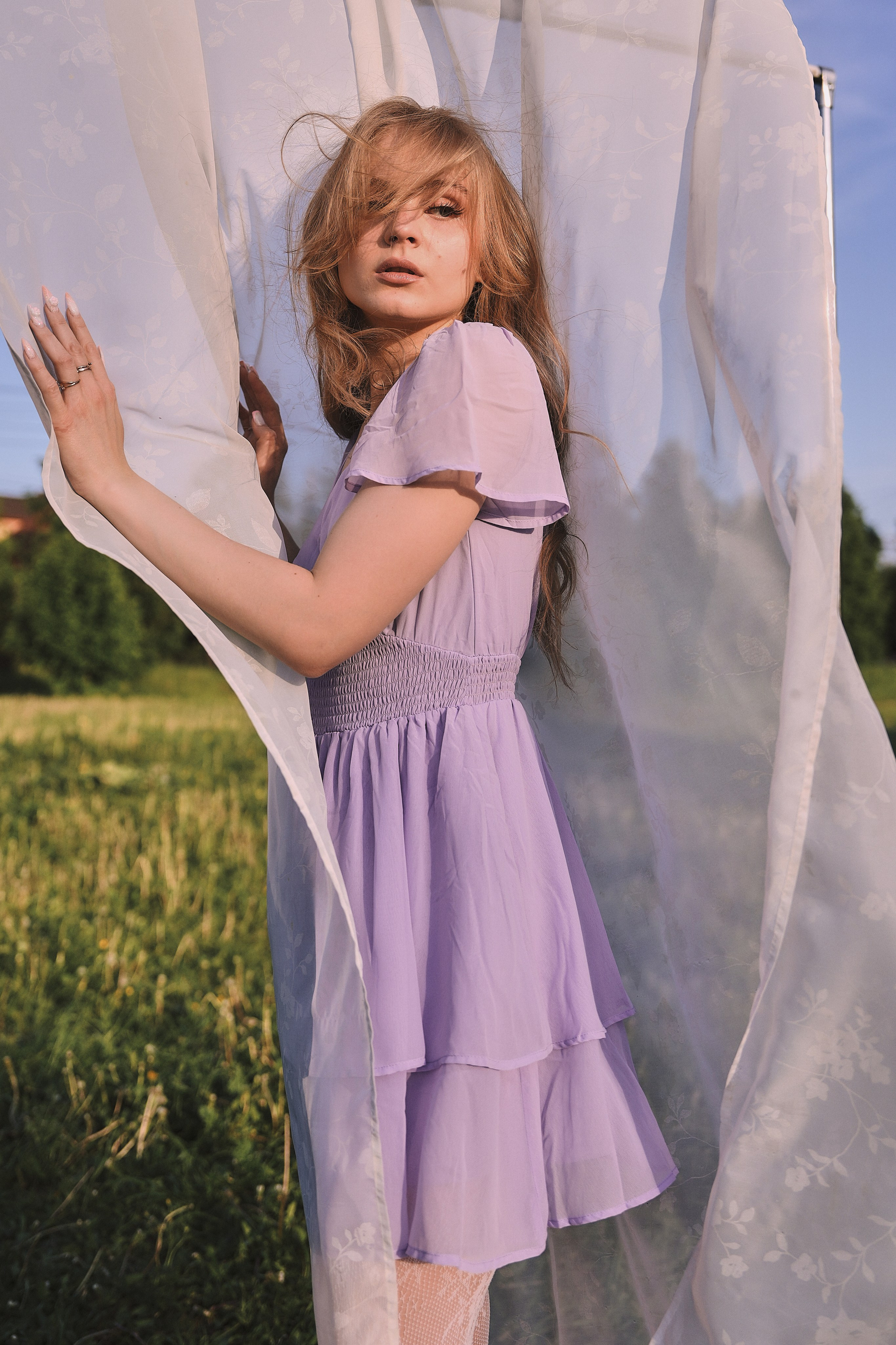 Съемка Кати в поле с тюлью. Фотограф Светлана Боровикова в Домодедове