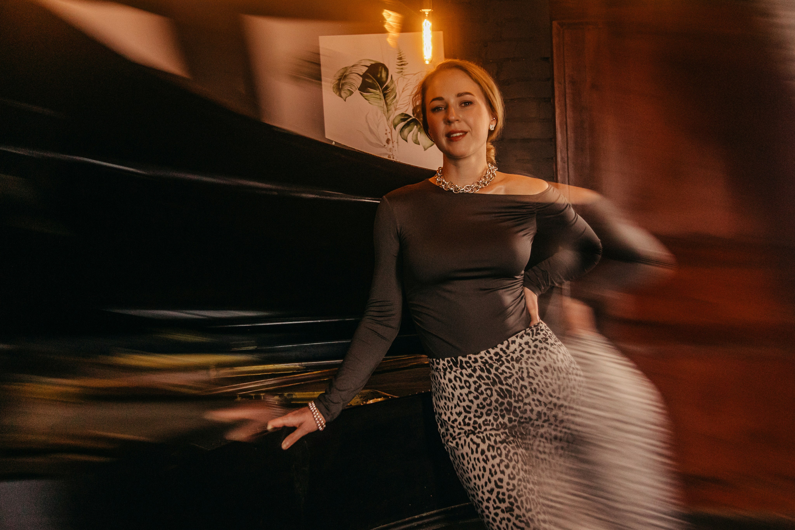 Портрет девушки в фотостудии с атмосферой кинематографа, Рыбинск