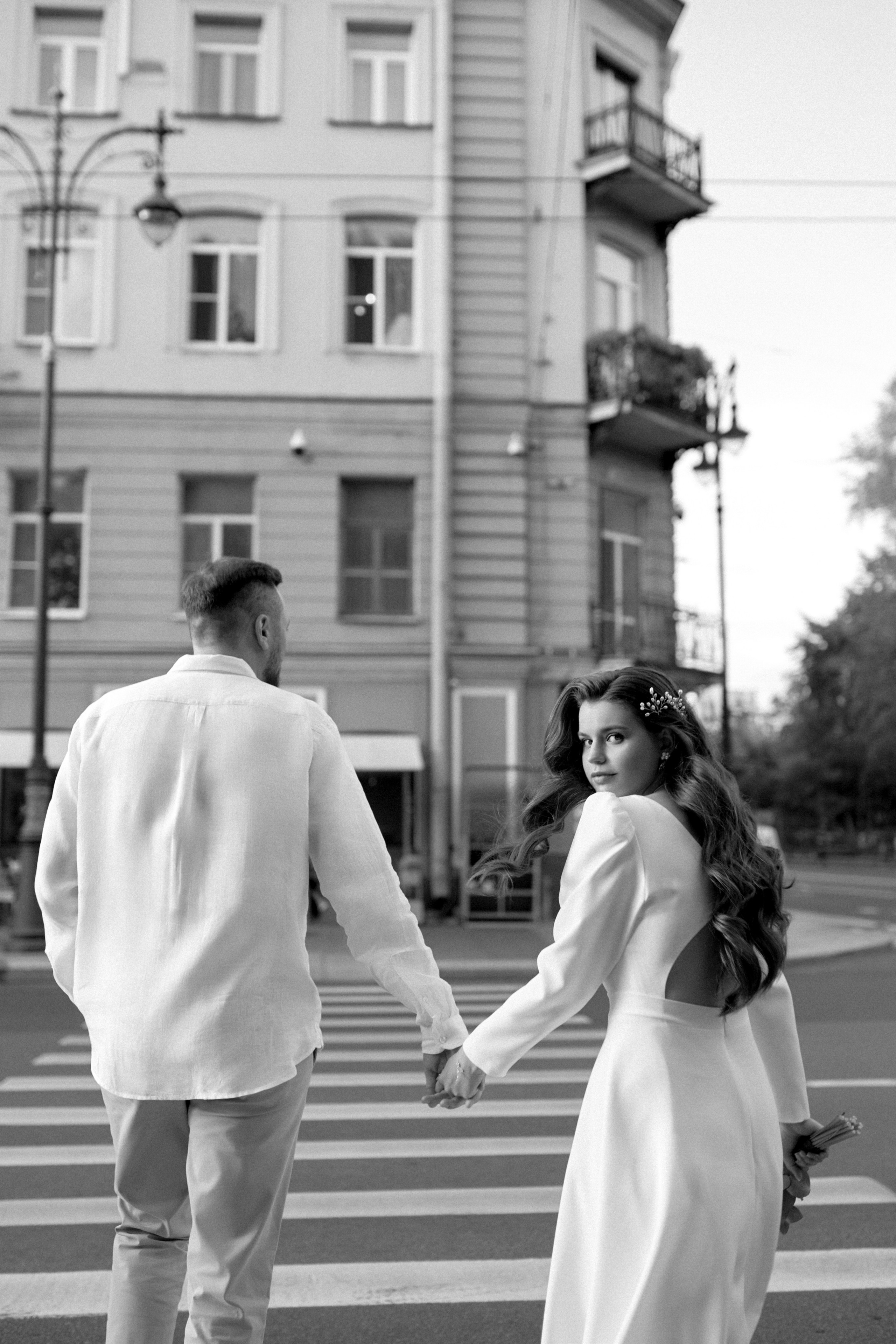 Летняя свадебная фотосессия на Чернышевской. Сестры Карабаза. Фотографы и ретушеры в Москве и Санкт-Петербурге