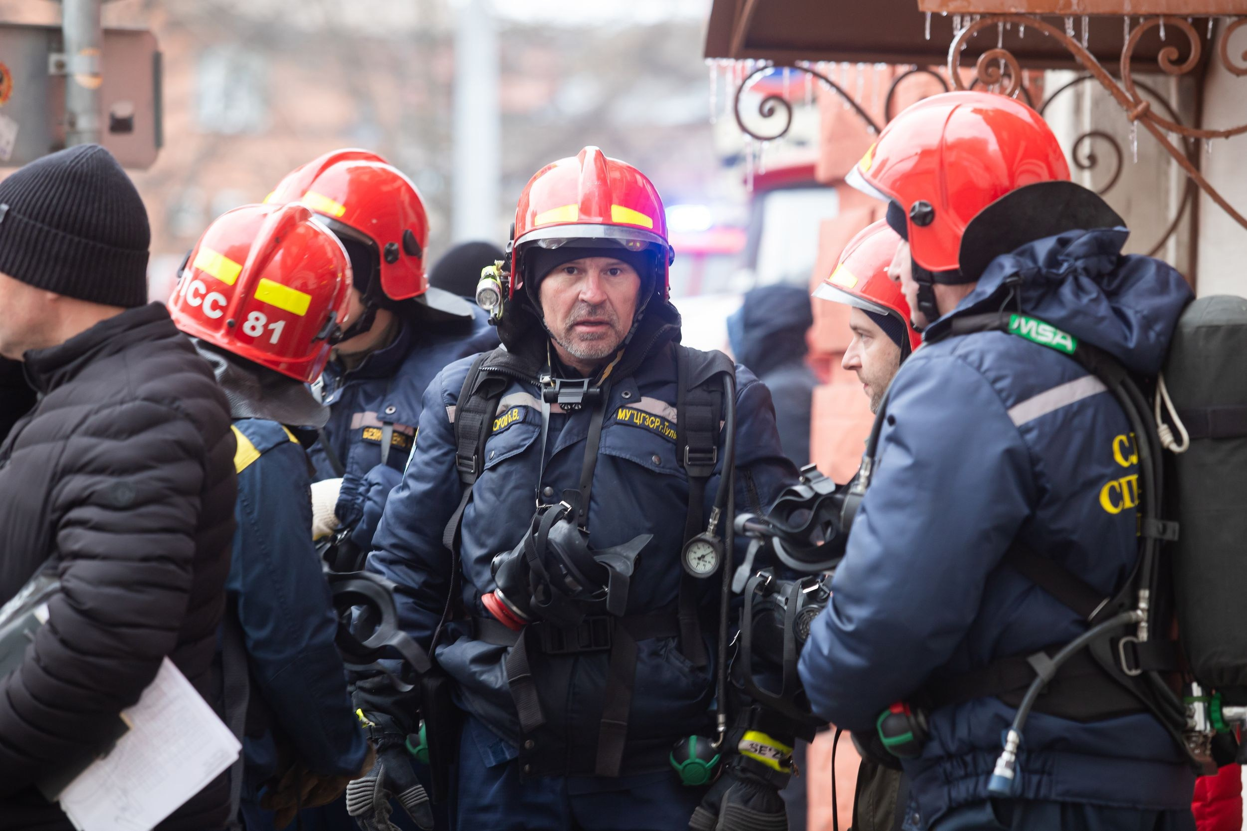 Пожар на ул. Советская 15 (13 января 2025). Репортажный фотограф Алексей Пирязев