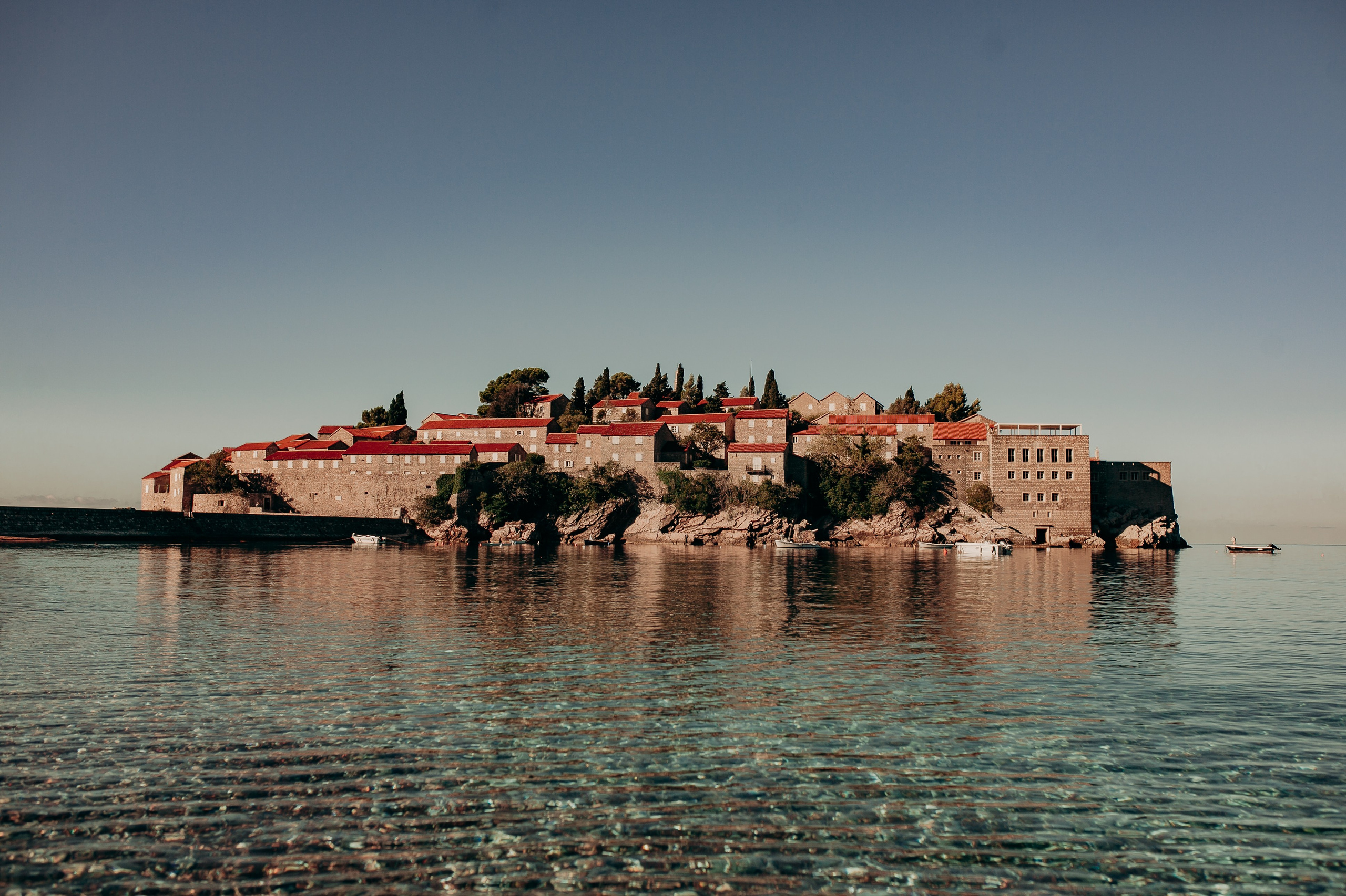 LOVE STORY (СВЕТИ СТЕФАН). Family, Women & Couples Photographer in Budva, Kotor, Herceg Novi, Perast & Coastal Montenegro