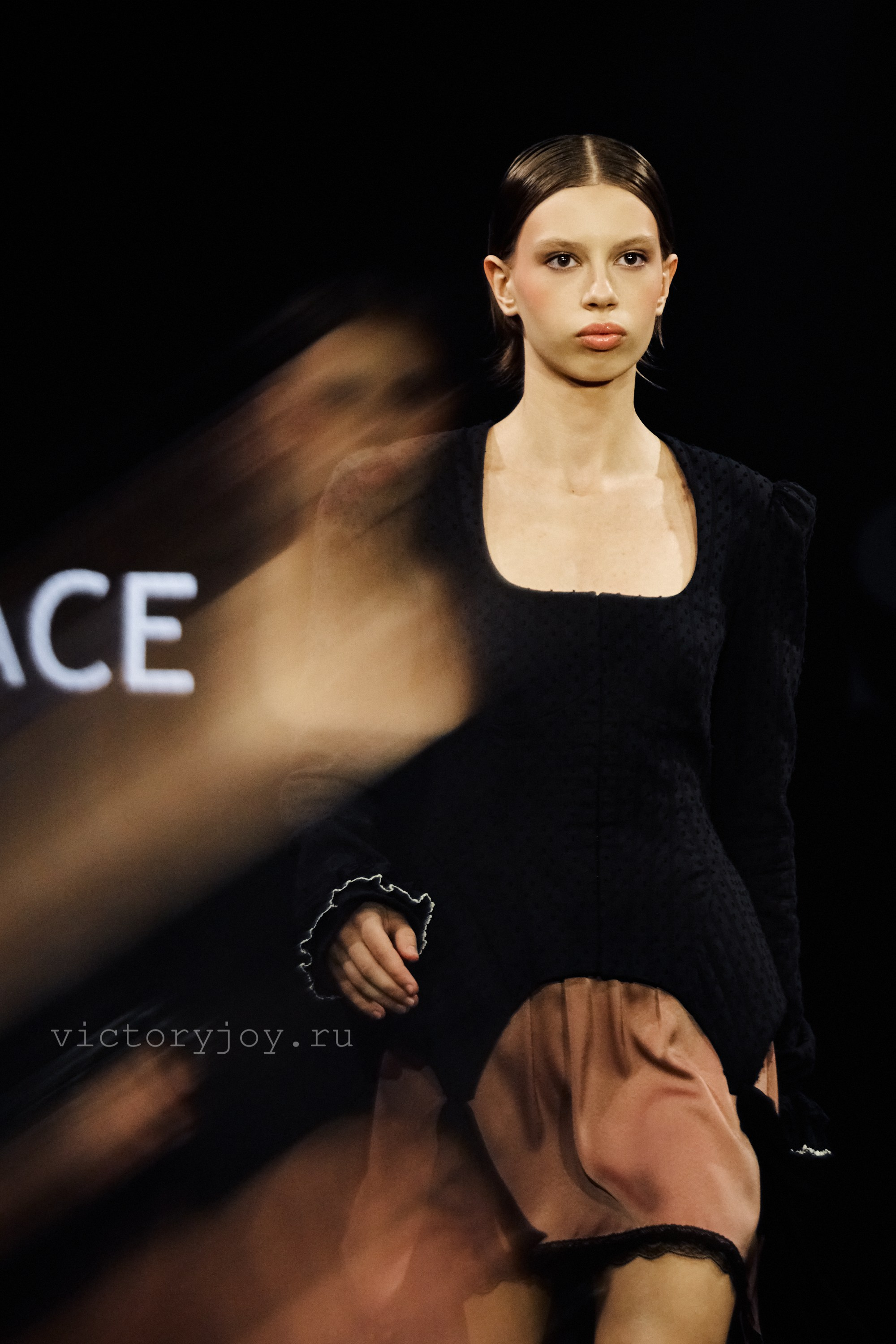 Sochi Fashion Week май 2026. Профессиональный фотограф в Сочи Виктория Джой. Обучение