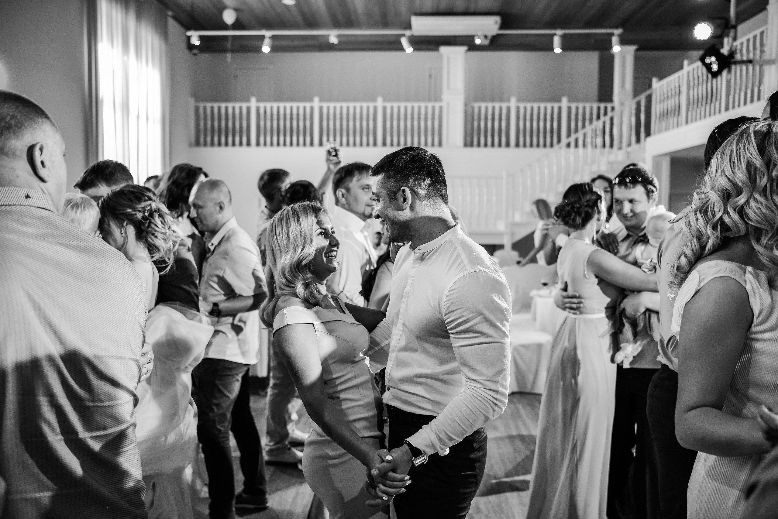 💐 Радик и Яна — душевная загородная свадьба в Villatic | Теплые фото под Красноярском. 📸 Свадебный и семейный фотограф в Красноярске Тихомиров Евгений | 17 лет опыта | 800+ свадеб