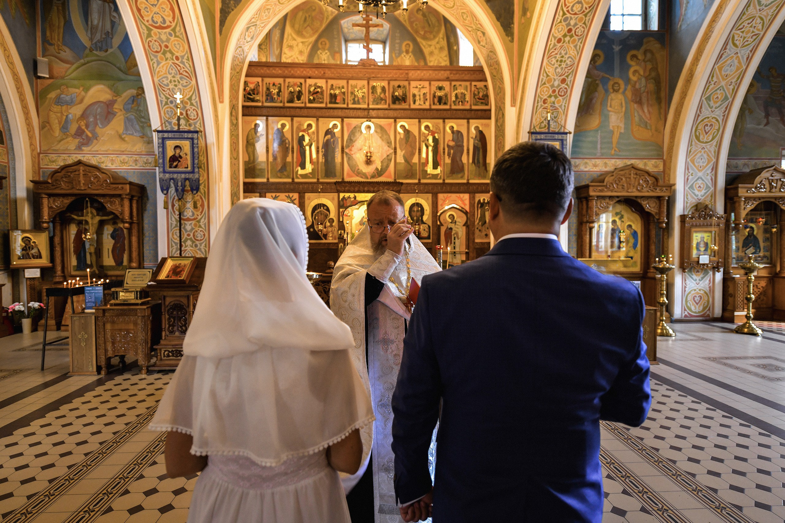 Фотосъемка венчания в церкви в Красноярске. 📸 Свадебный и семейный фотограф в Красноярске Тихомиров Евгений | 17 лет опыта | 800+ свадеб