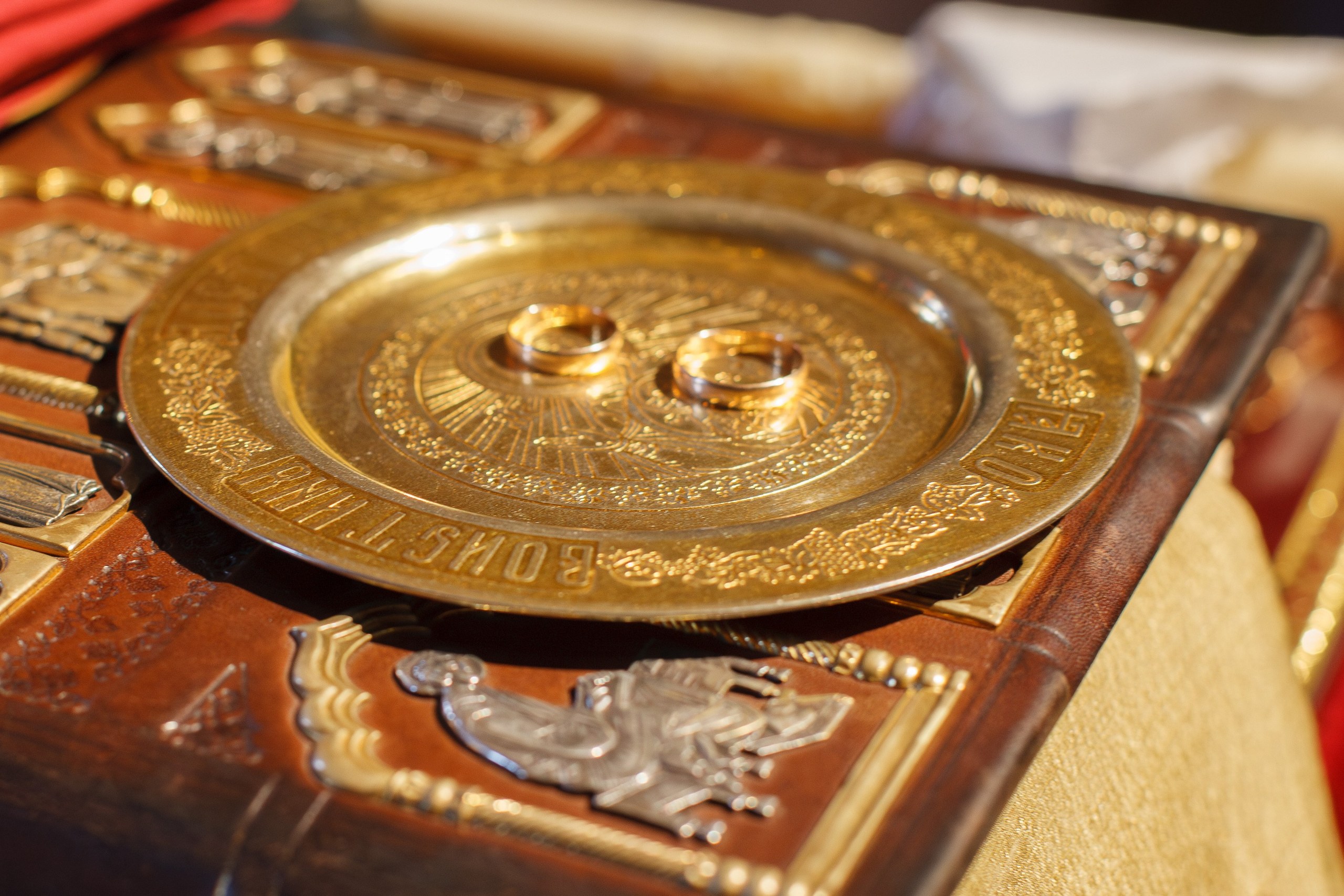 Венчание в храме Антипы Пергамского, стиль «ORWO UT21». Фотограф на крещение/венчание