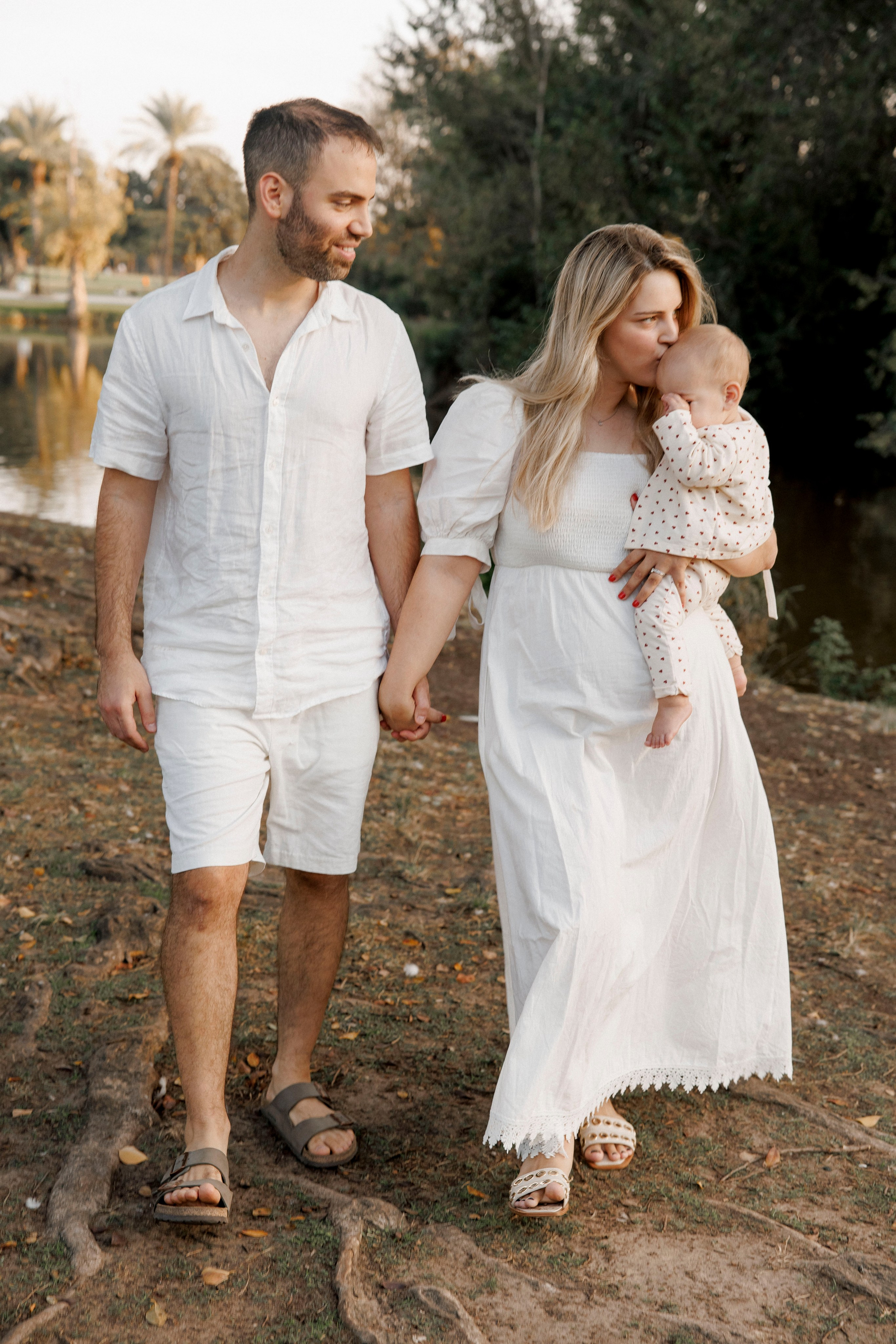 First year photoshoot inside the park (sunset). Wedding and family photographer