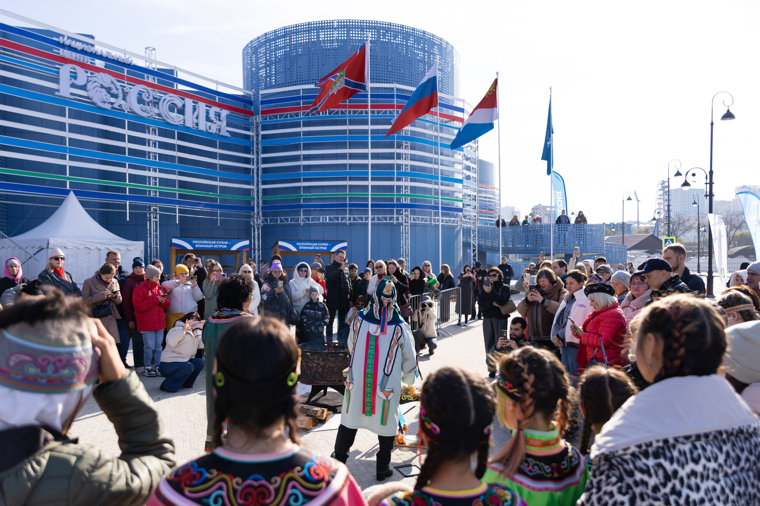 День народного единства в Национальном центре Россия. Олег Катакинов| Репортажный фотограф в городе у моря (Владивосток)
