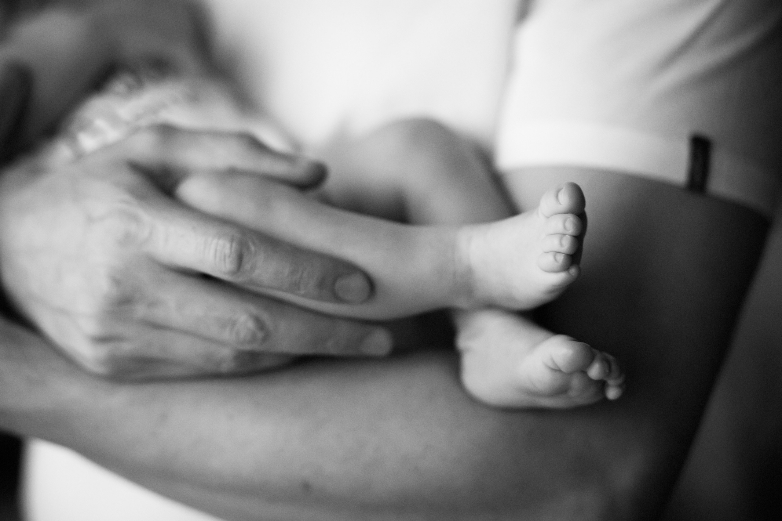 Черно-белая съемка новорожденной. Фотографы в Москве Светлана Устинова и Сергей Грачев