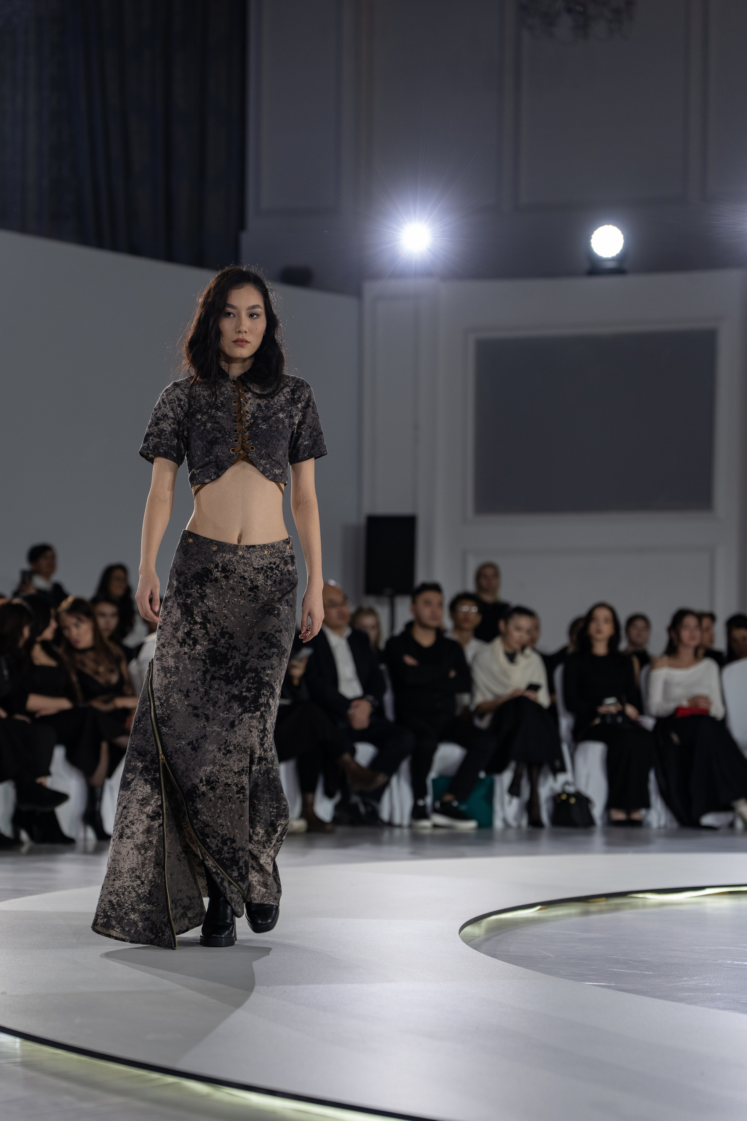 Design August. Сайт Алматинского НЮ АРТ, будуар и фэшн фотографа Дениса Карпенко