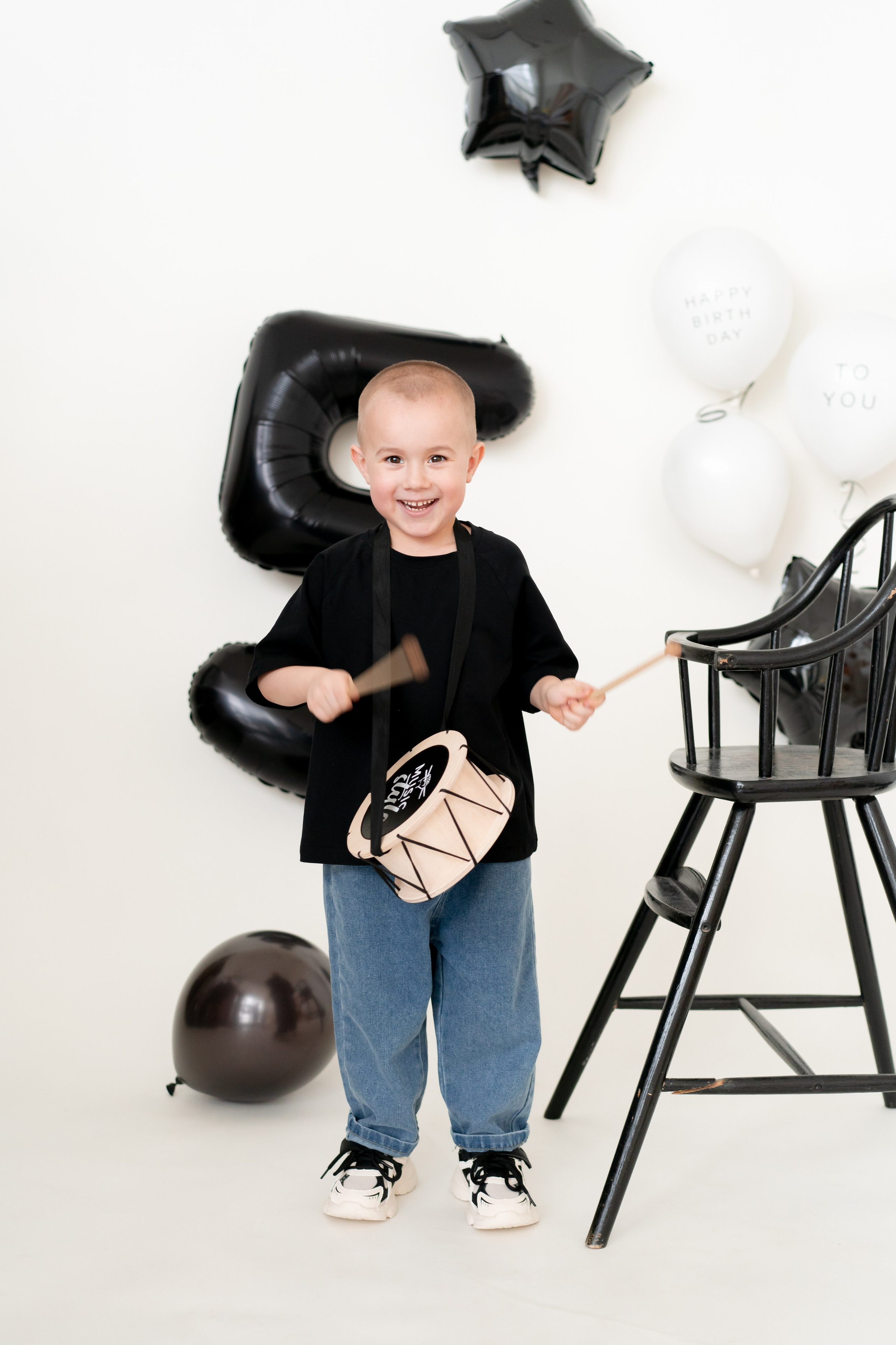 С Днём Рождения ребенка, портрет. Детская, семейная фотостудия в Санкт-Петербурге