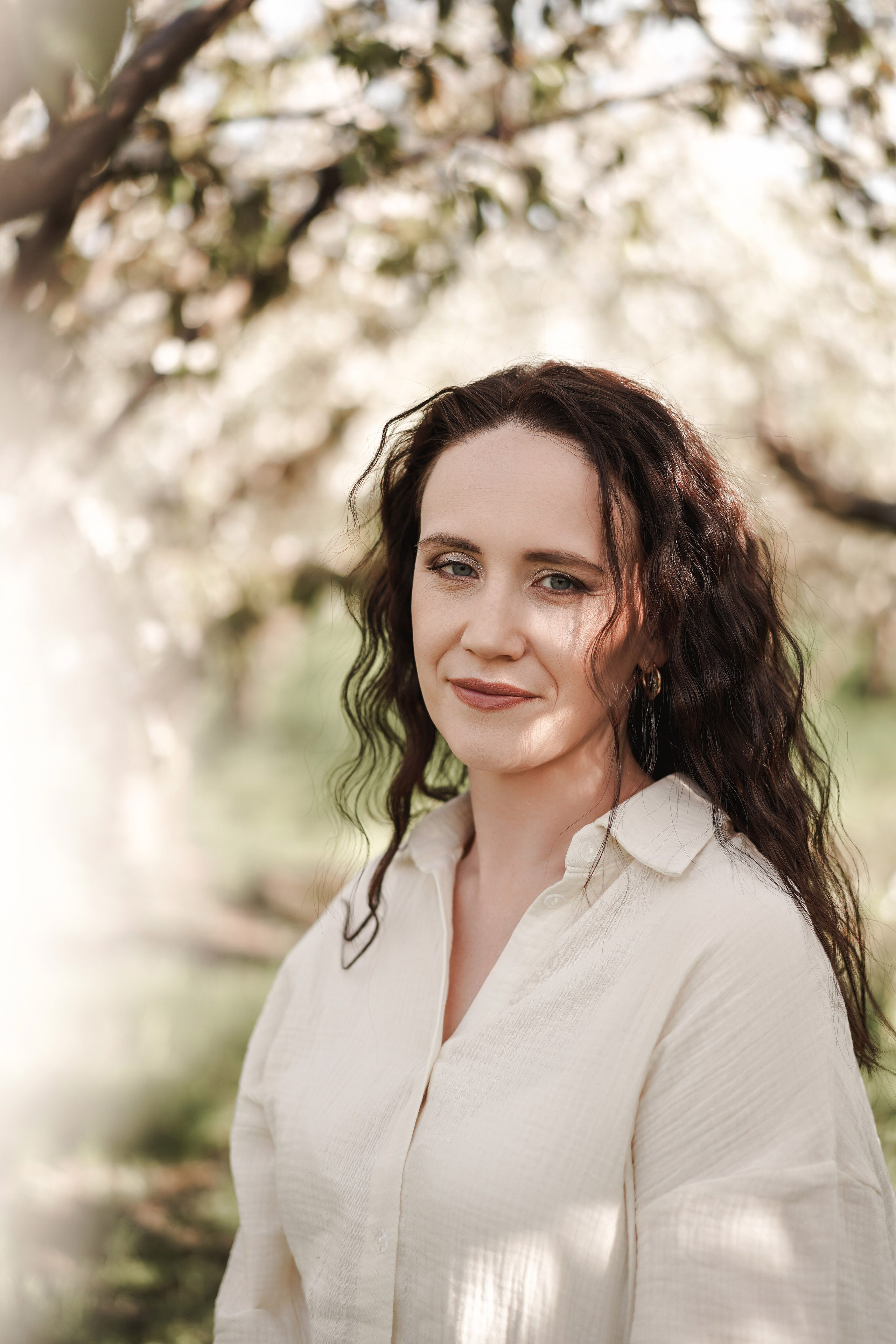 Семейная фотосессия на цветущих садах. Свадебный фотограф в Ростове-на-Дону. Таинство Крещения и Венчания, семейные фотосессии. Алёна Чёботова