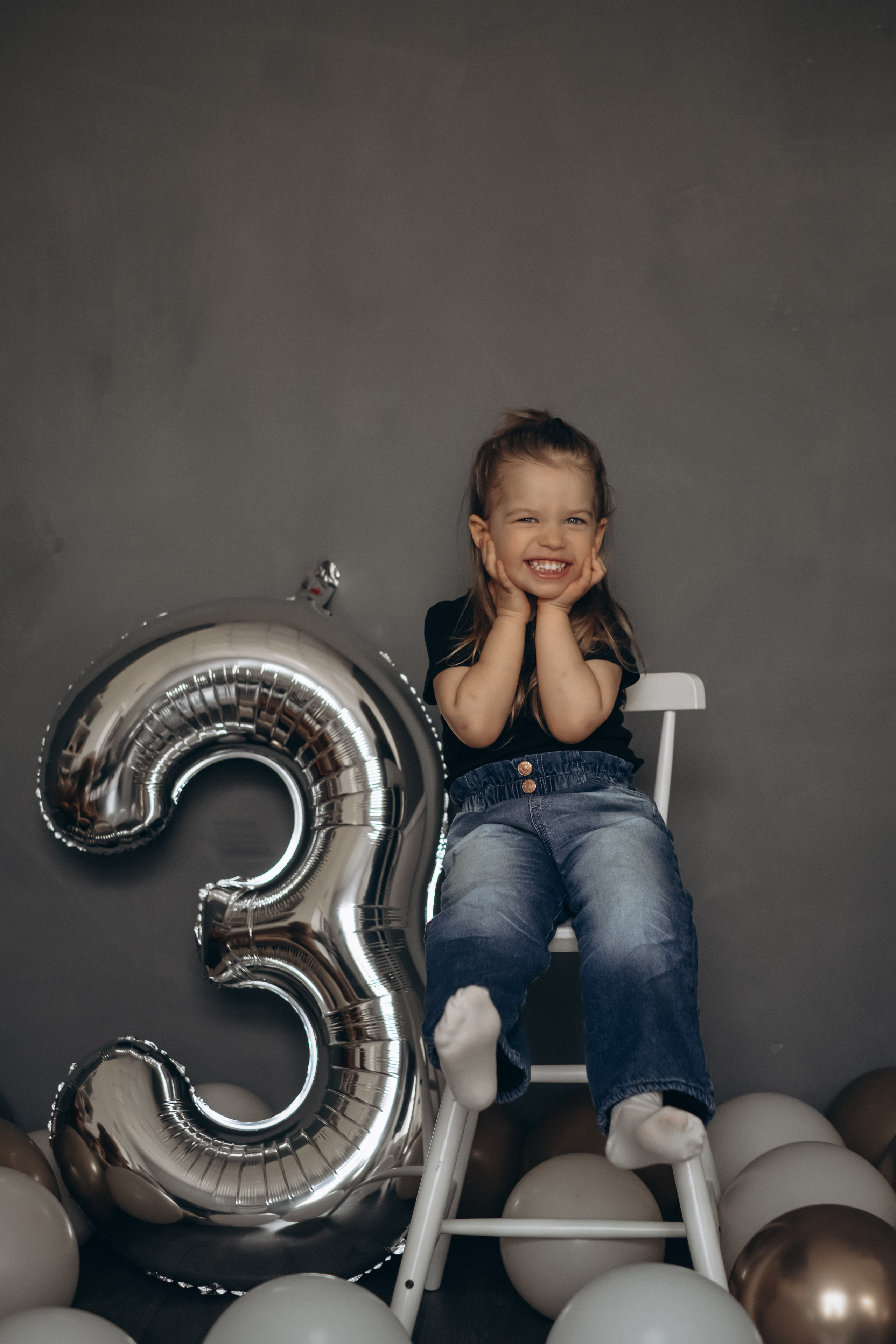 Фотосессия «День рождения» в минималистичной студии. Фотограф Новосибирск Анна Рождественская