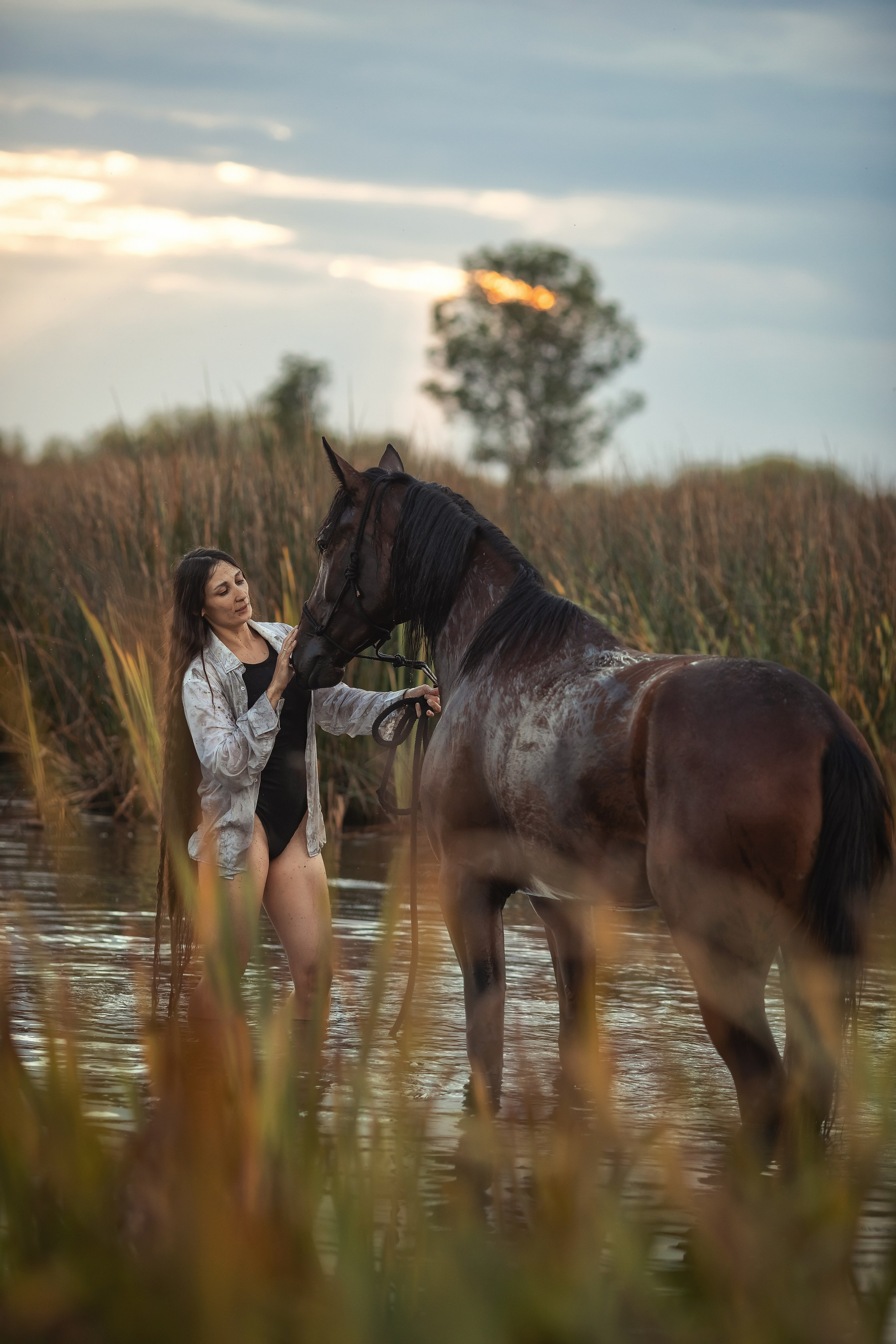 Фотосессия с лошадью у воды. Детский и семейный фотограф Анастасия Акатьева Оренбург/Курган