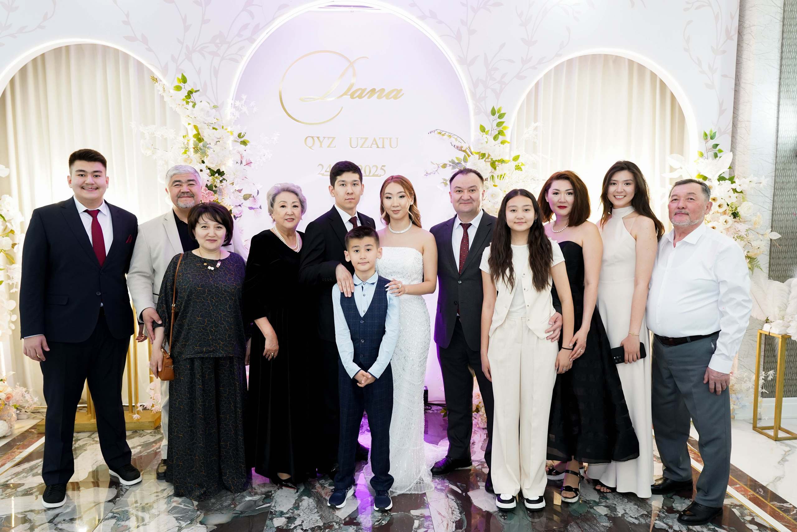 Dana uzatu. Фотограф Ернар Ержанов