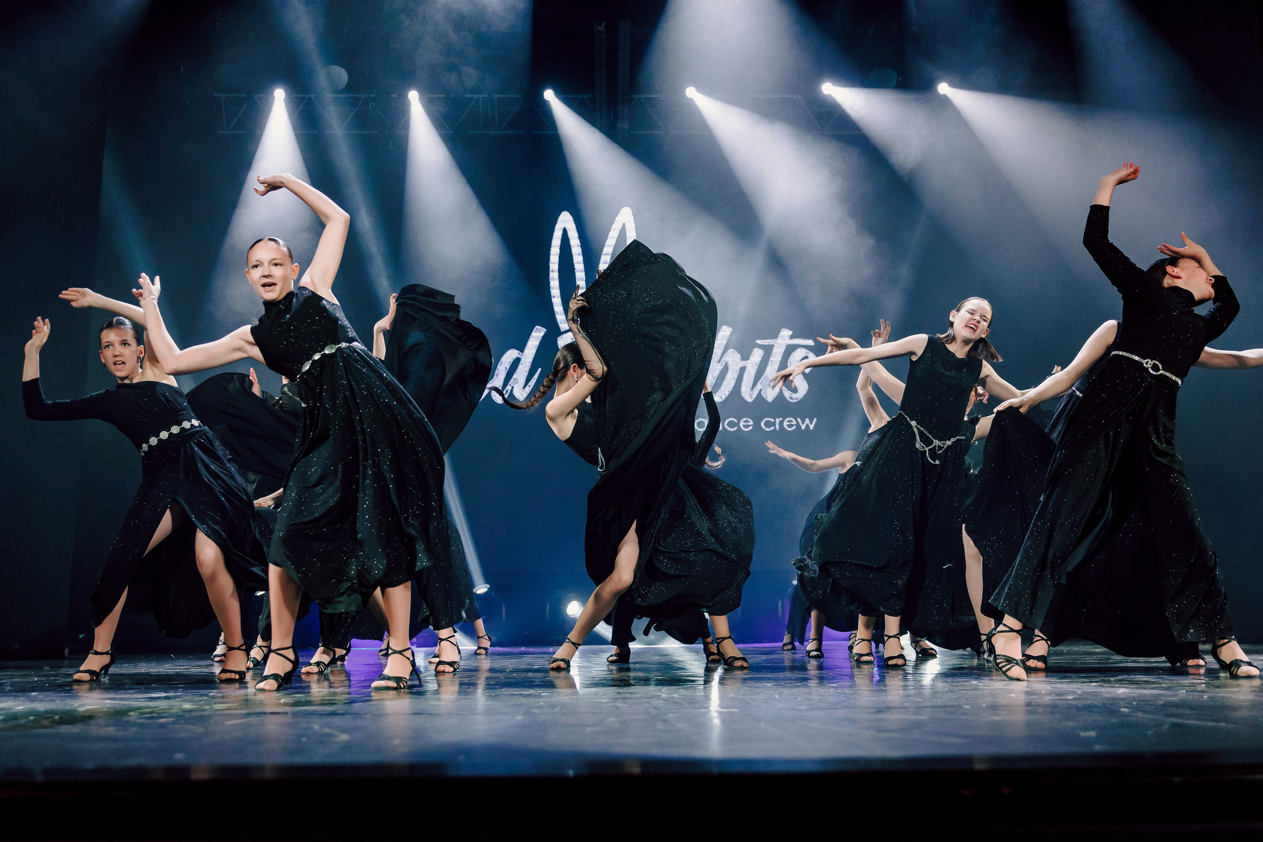 Отчётный концерт танцевальной школы «Red Rabbits» 2025. Лёшка Варзегов — фотограф