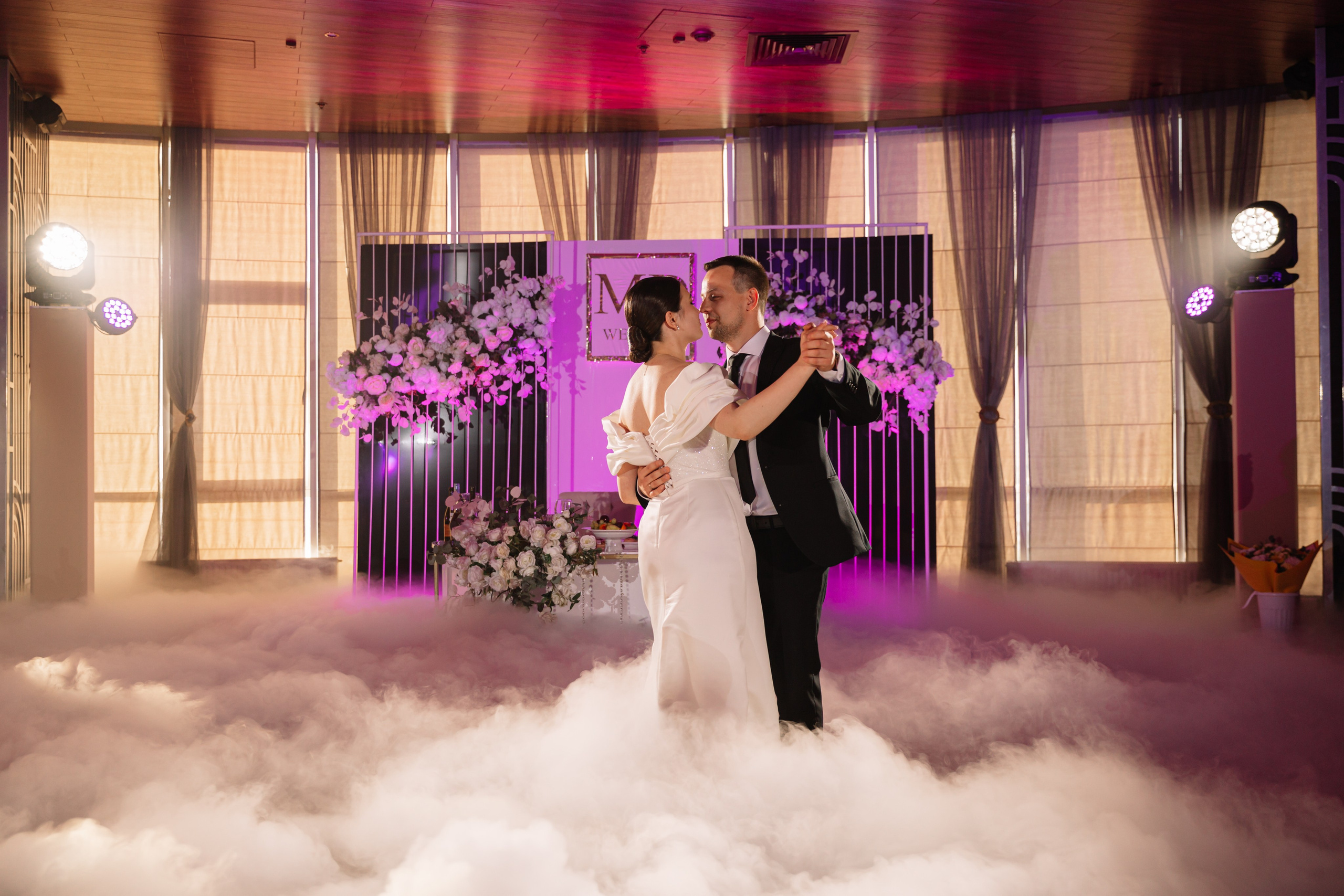 Банкет в Eleven. Свет на свадьбу Нижний Новгород Friends Rent