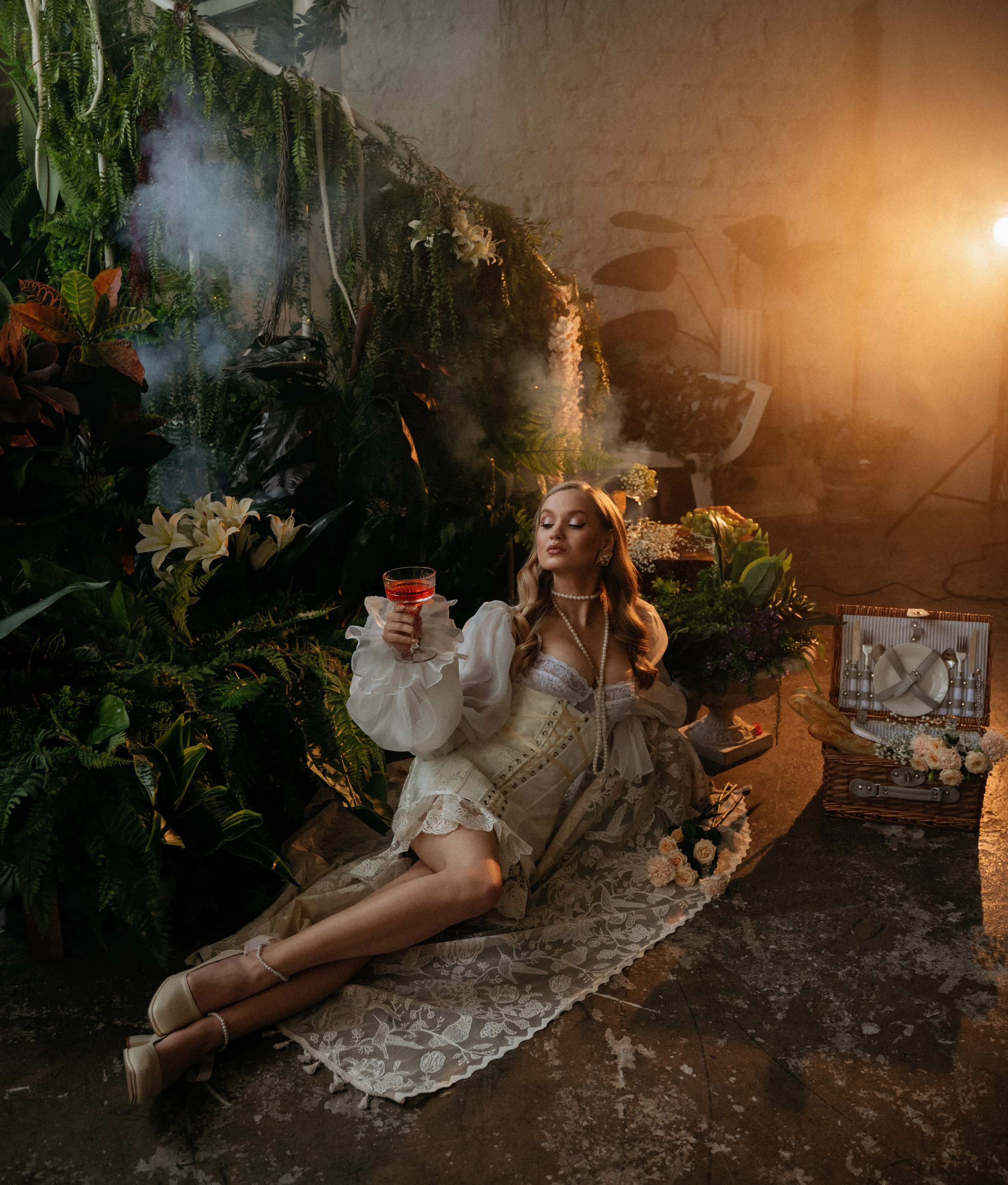 Невеста на пикнике в замке