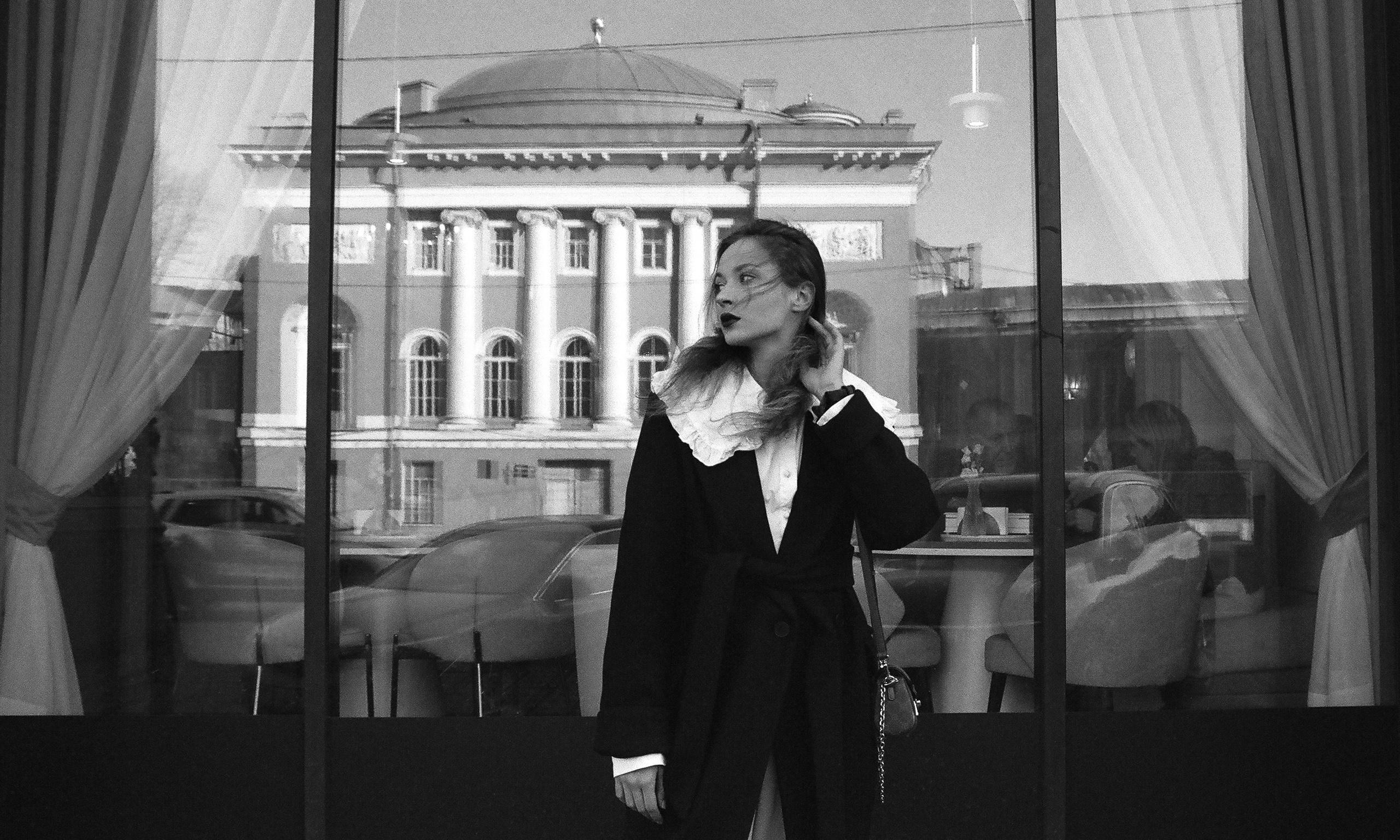 Фотограф Дё Полина — портретная уличная съемка девушки на пленку спб