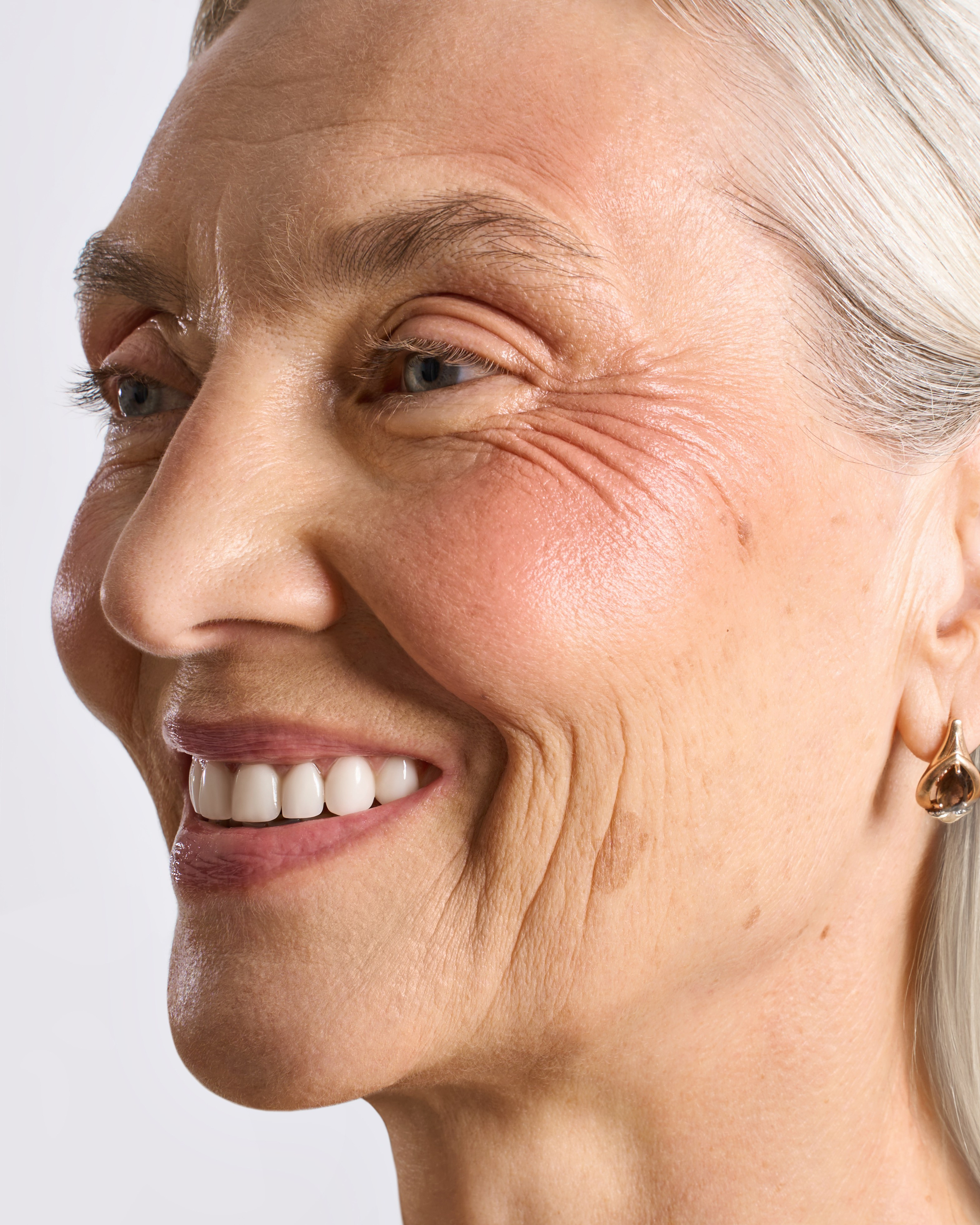 BEFORE/AFTER. Professional retoucher