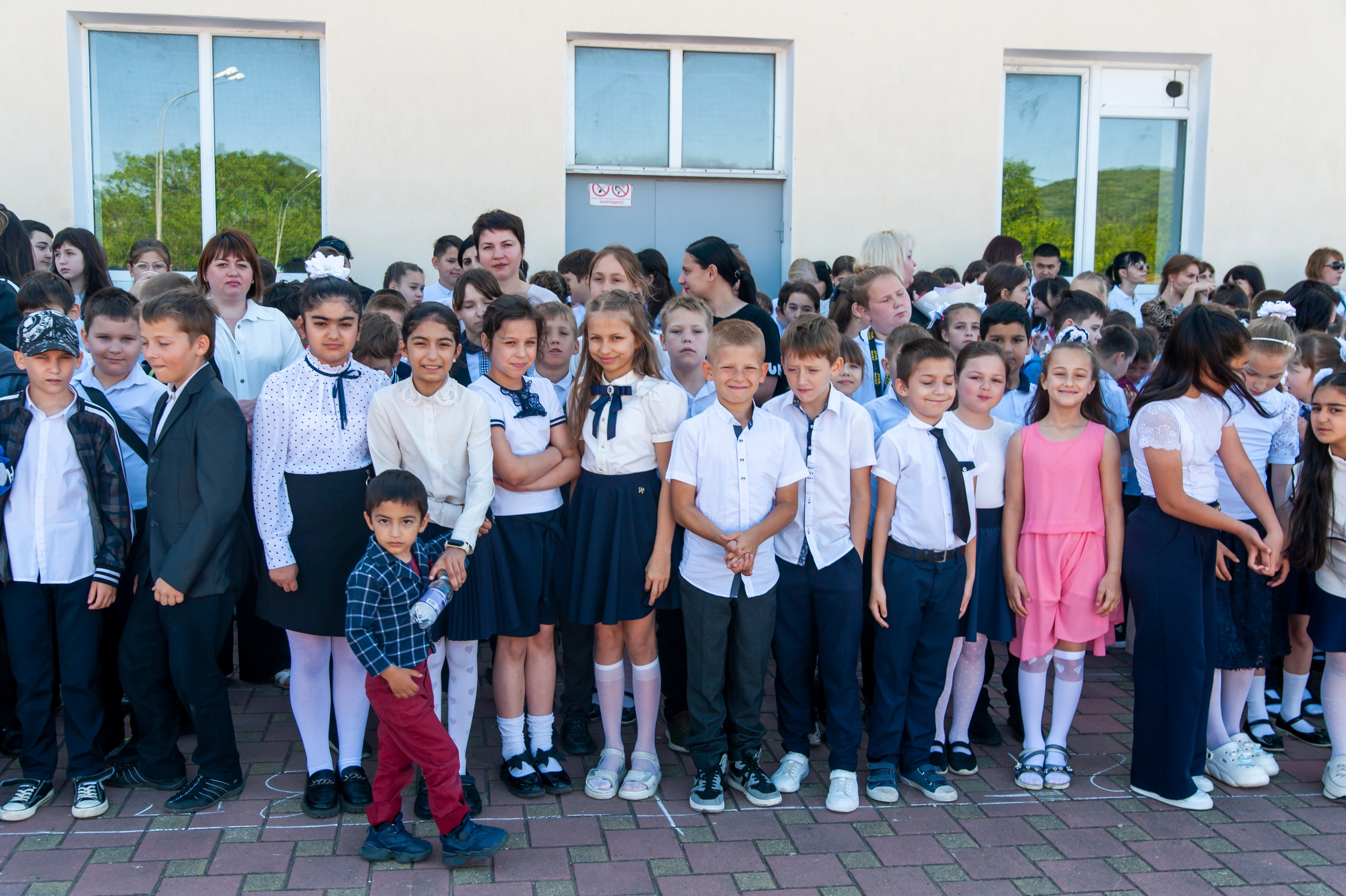 Последний Звонок МАОУ СОШ № 17 им. Эдуарда Есаяна — Архипо-Осиповка. Свадебный и семейный фотограф Денис Лукьянов в Краснодаре, Краснодарском крае и Республике Крым