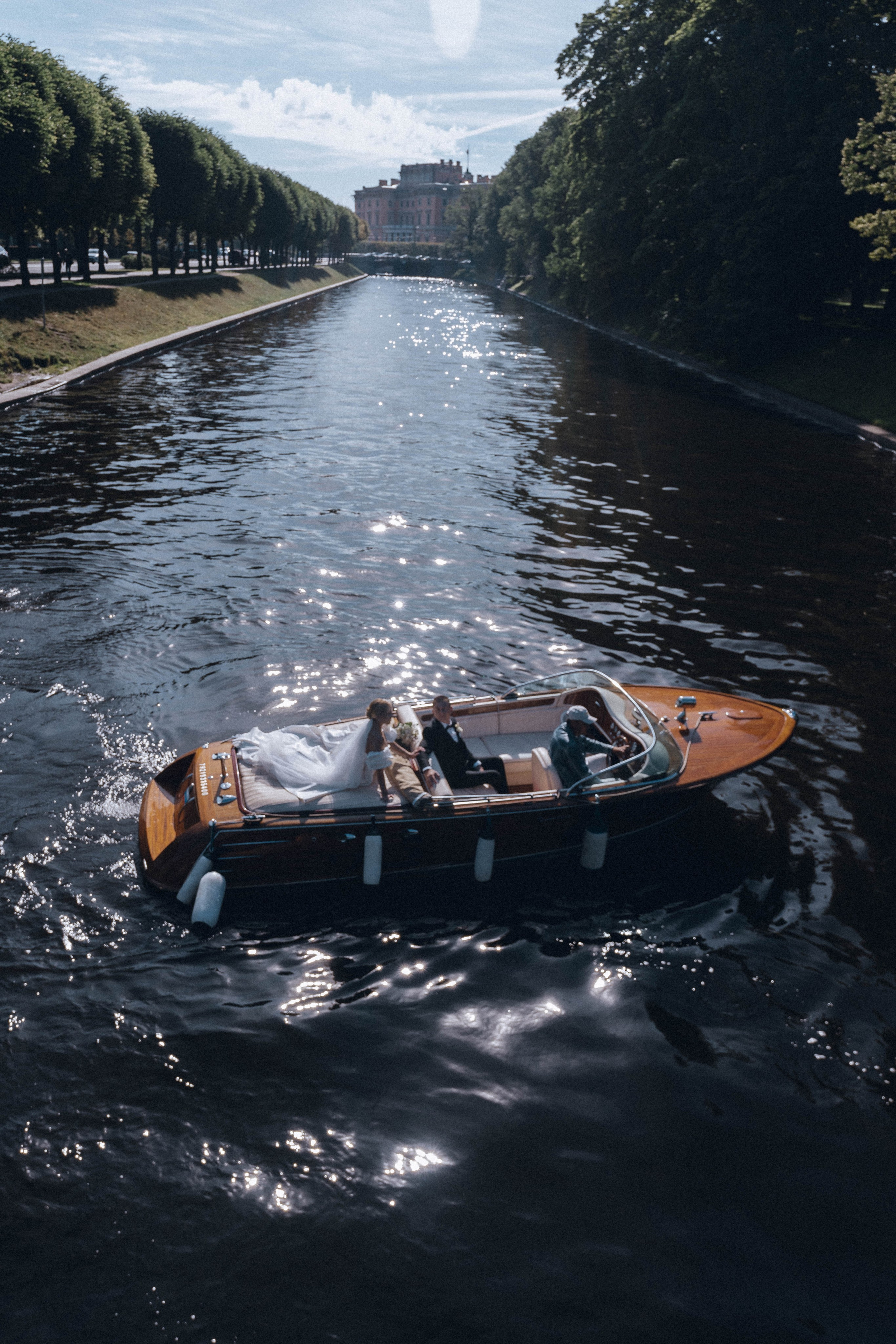 СВАДЕНБНАЯ СЬЕМКА НА КАТЕРЕ ПО КАНАЛАМ САНКТ-ПЕТЕРБУРГА И В АКВАТОРИИ НЕВЫ. Профессиональный фотограф, Санкт-Петербург — Виктория Богомолова