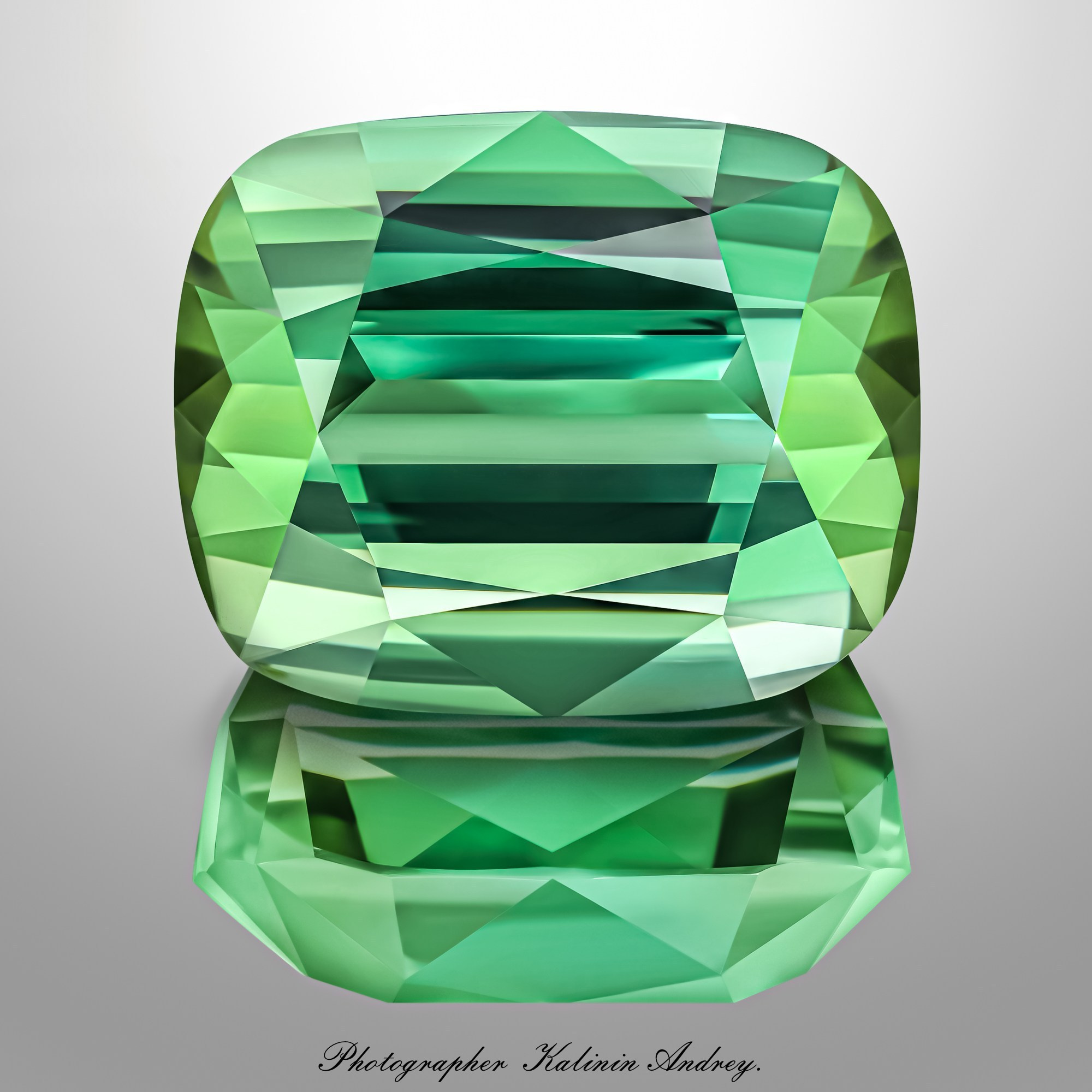 Фотографии в большом разрешении драгоценных камней на продажу купить тел +79 660 031 307. Высококачественная профессиональная рекламная фотосъёмка ювелирных украшений, драгоценных камней в Москве. Обучение, консультация