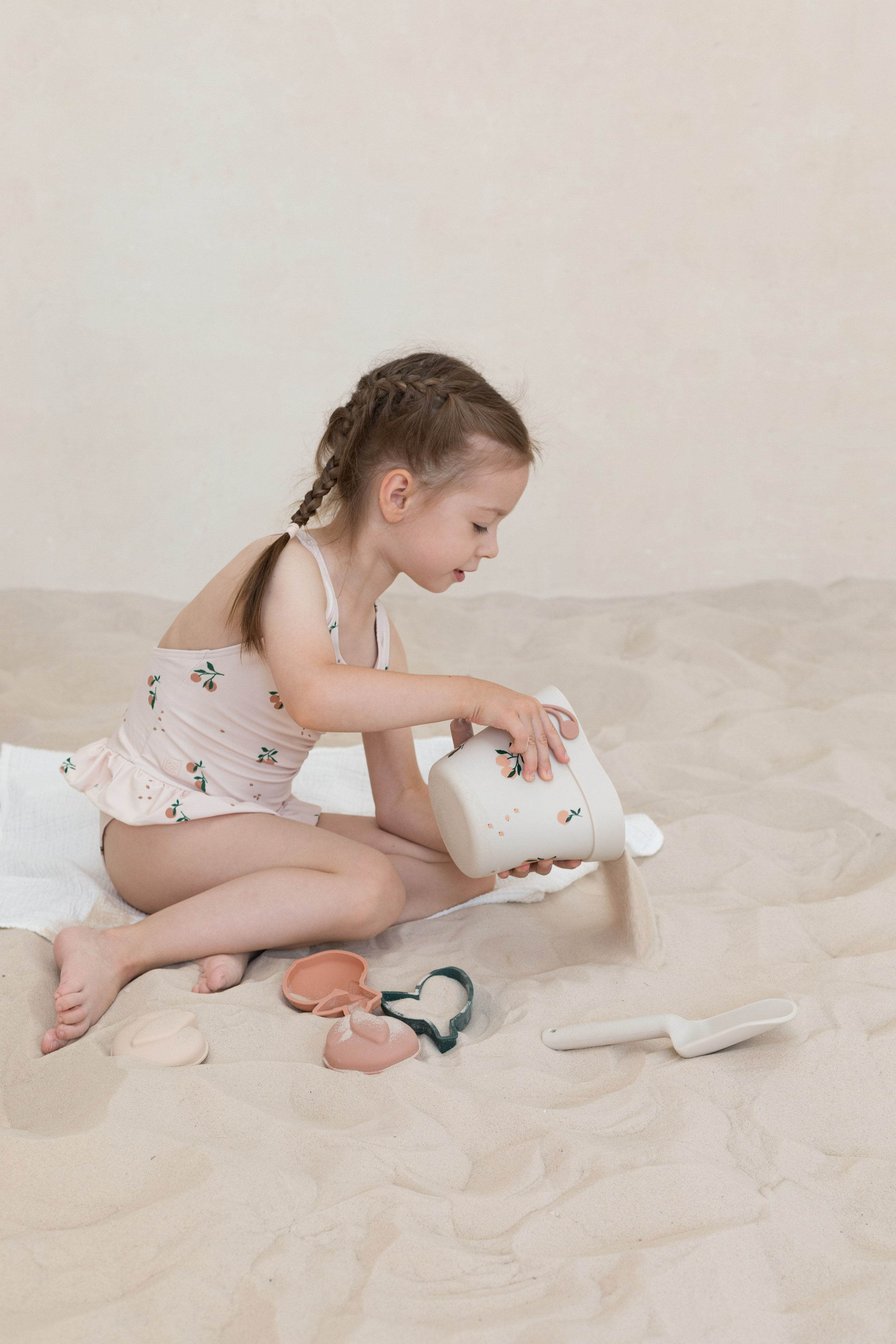 Фотосессия в песке для детского бренда. Детский и контент фотограф Надя Волкова Санкт-Петербург