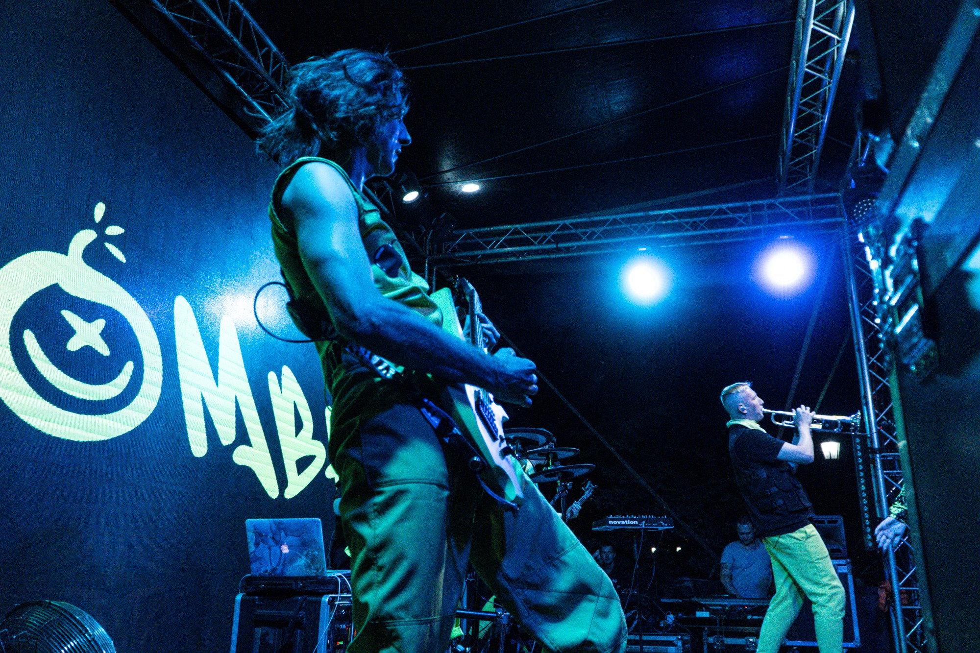 Концерт группы Бомбей. Репортажный, промышленный и маркетплейс-фотограф Дмитрий Чернат