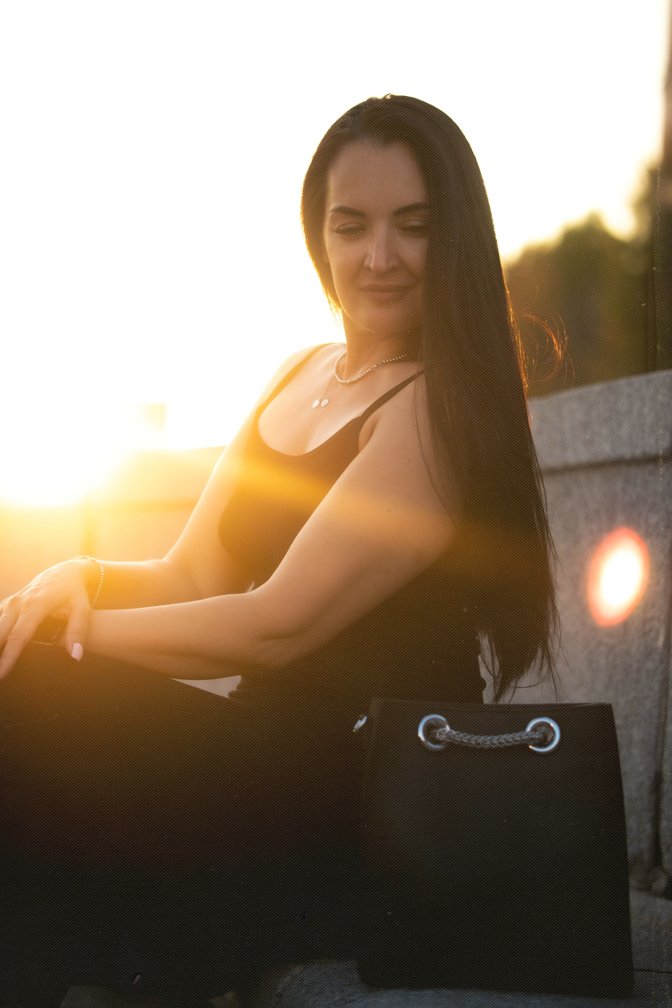 женский портрет в лучах заката